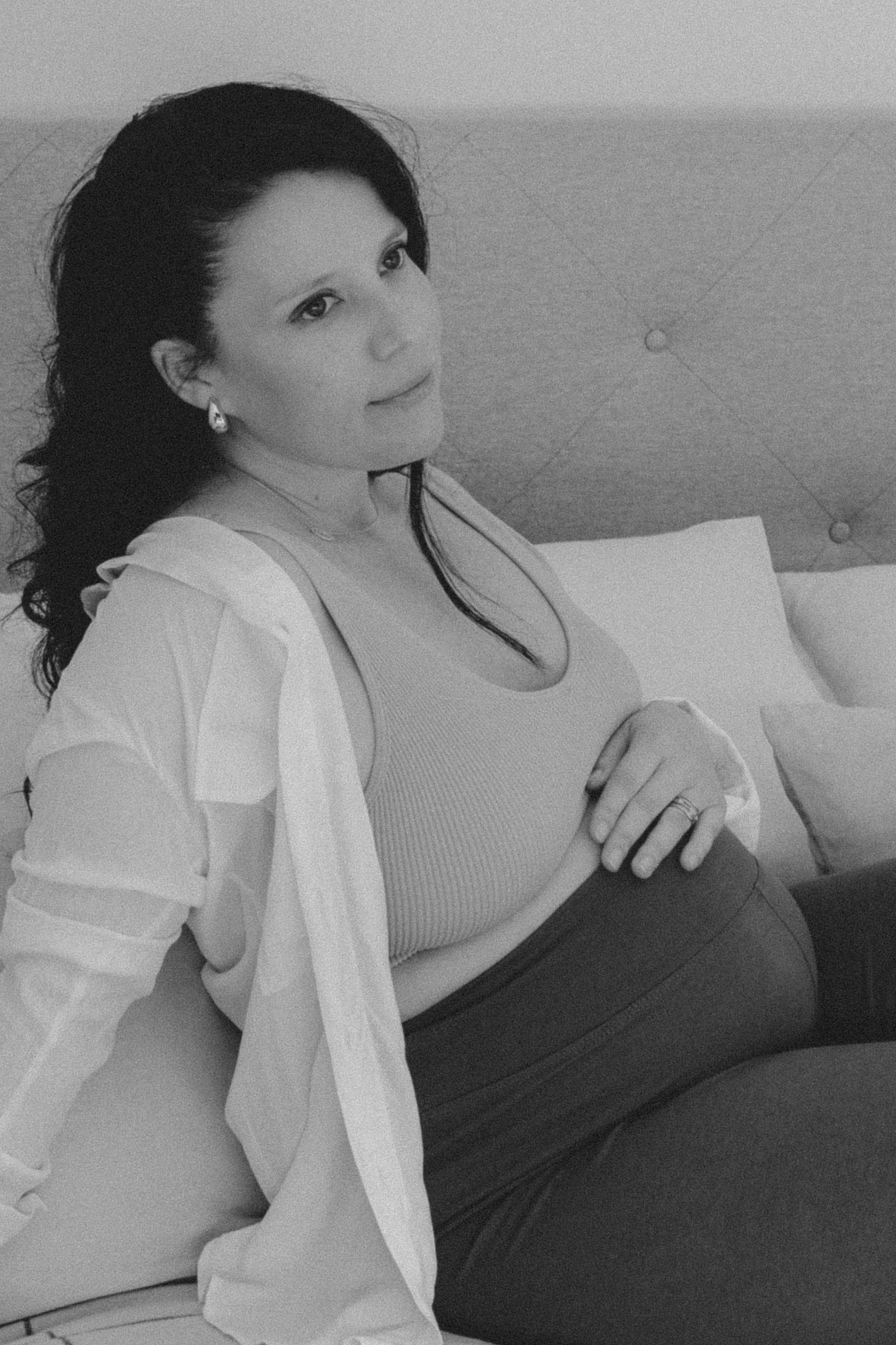 Sesión familiar embarazo. Fotografía profesional en Calafell - Elena Medvedeva