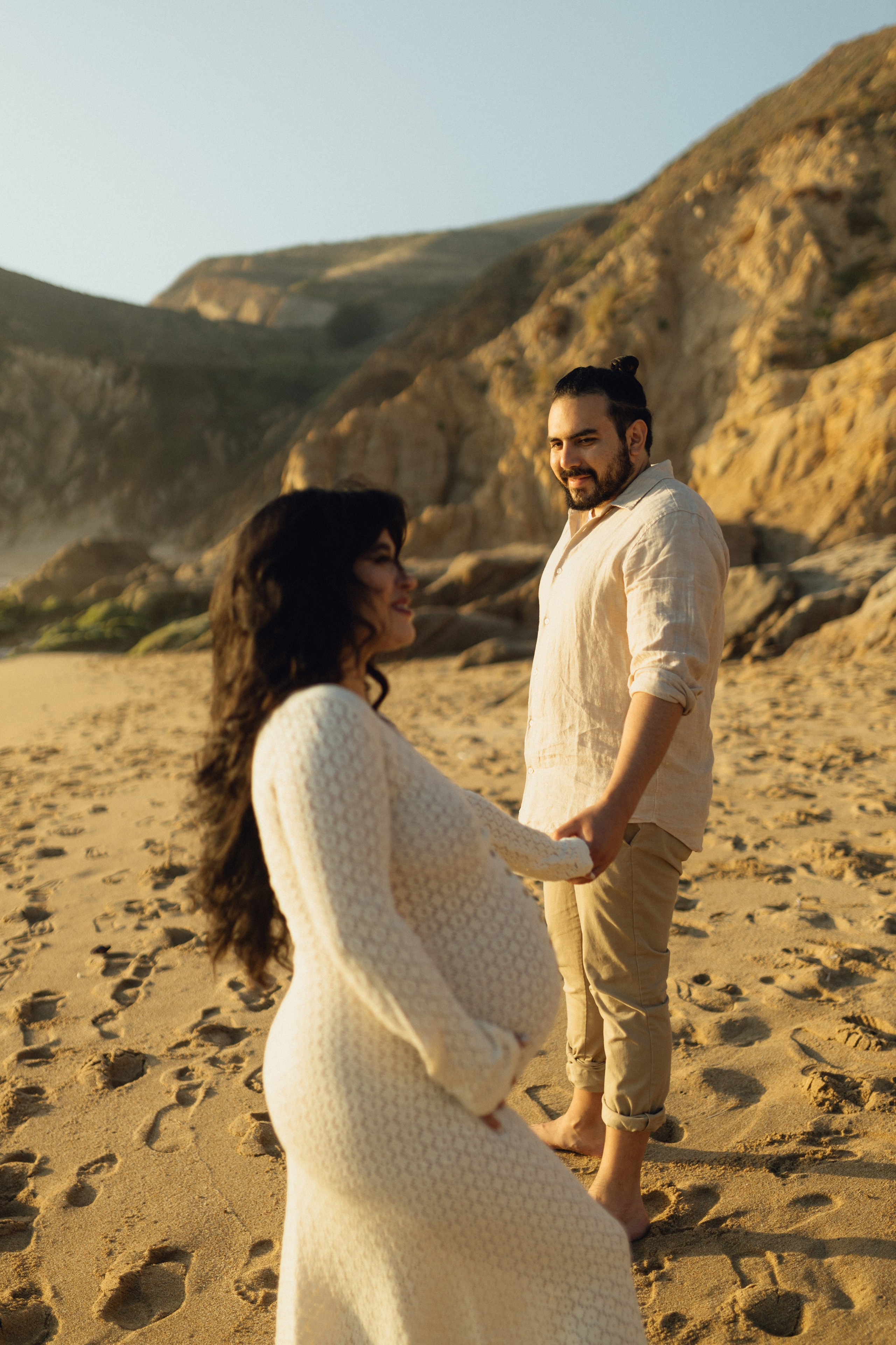 Gray Whale Cove State Beach Maternity Photo Session. Maternity, newborn photographer in the Bay Area|Iryna Rakivnenko