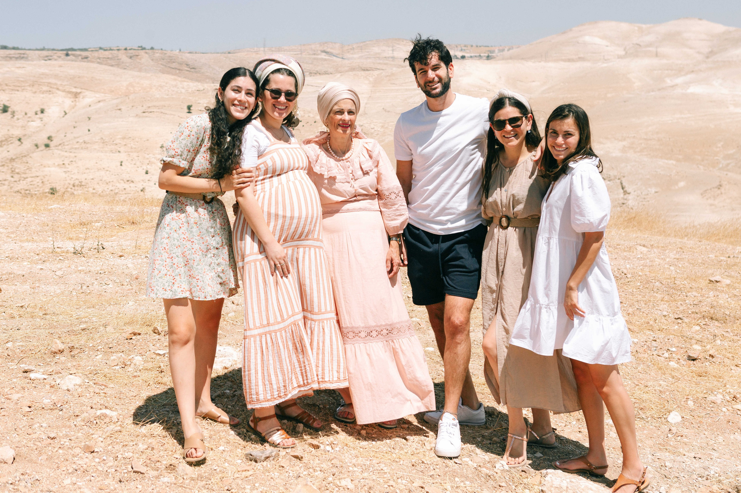 MAALE ADUMIM, HOME PHOTO SESSION + DESERT. Https://shi-photo.com/