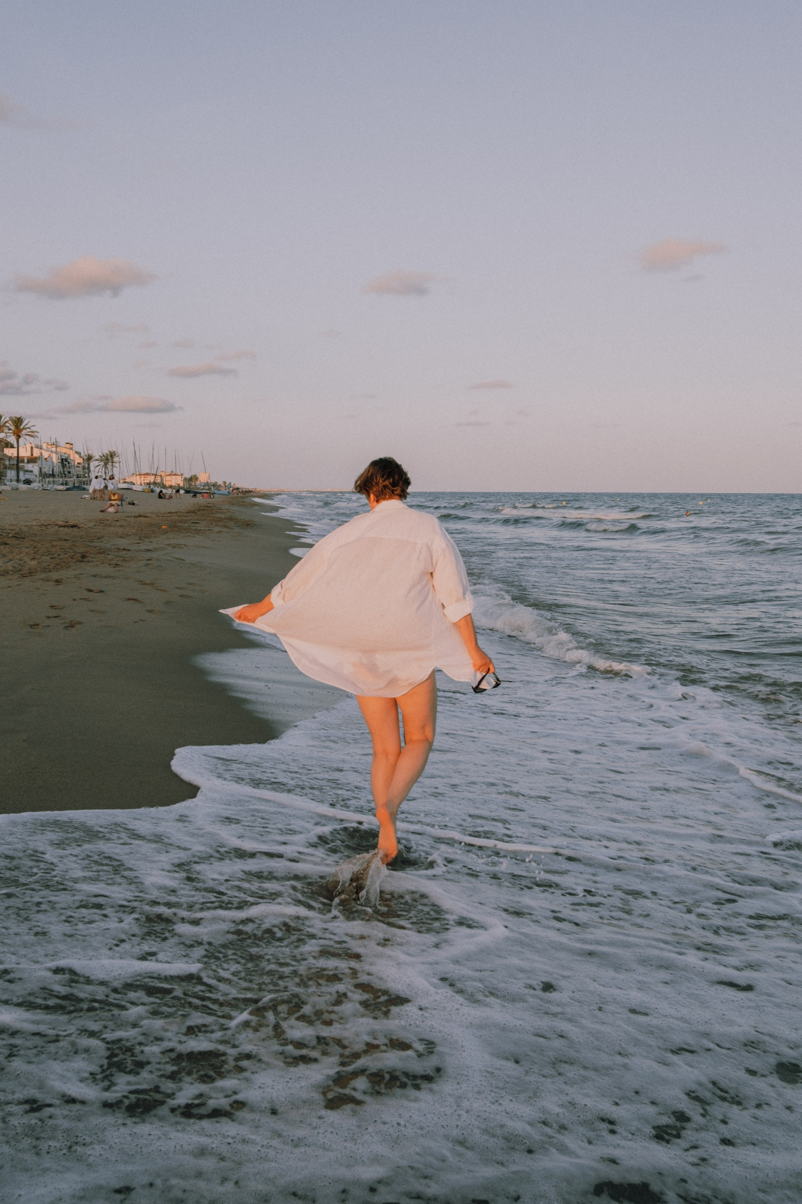 Sesión de amigas en la playa. Fotografía profesional en Calafell - Elena Medvedeva