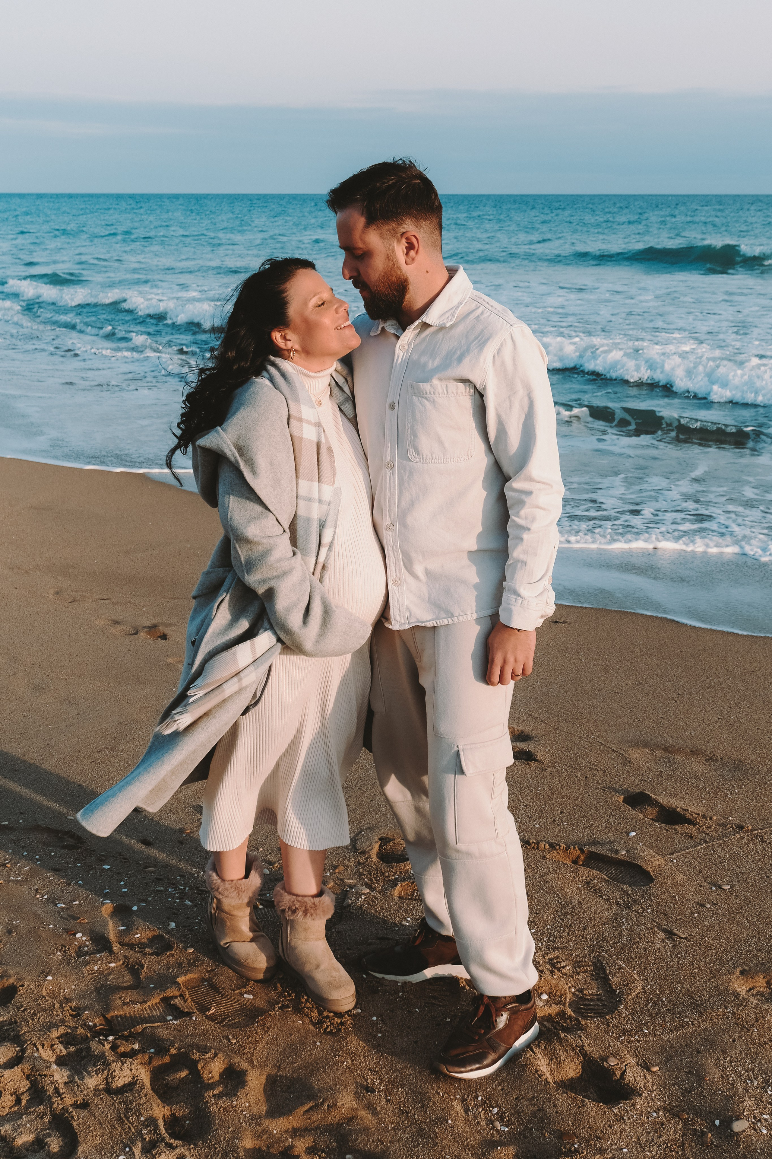 Sesión familiar embarazo. Fotografía profesional en Calafell - Elena Medvedeva