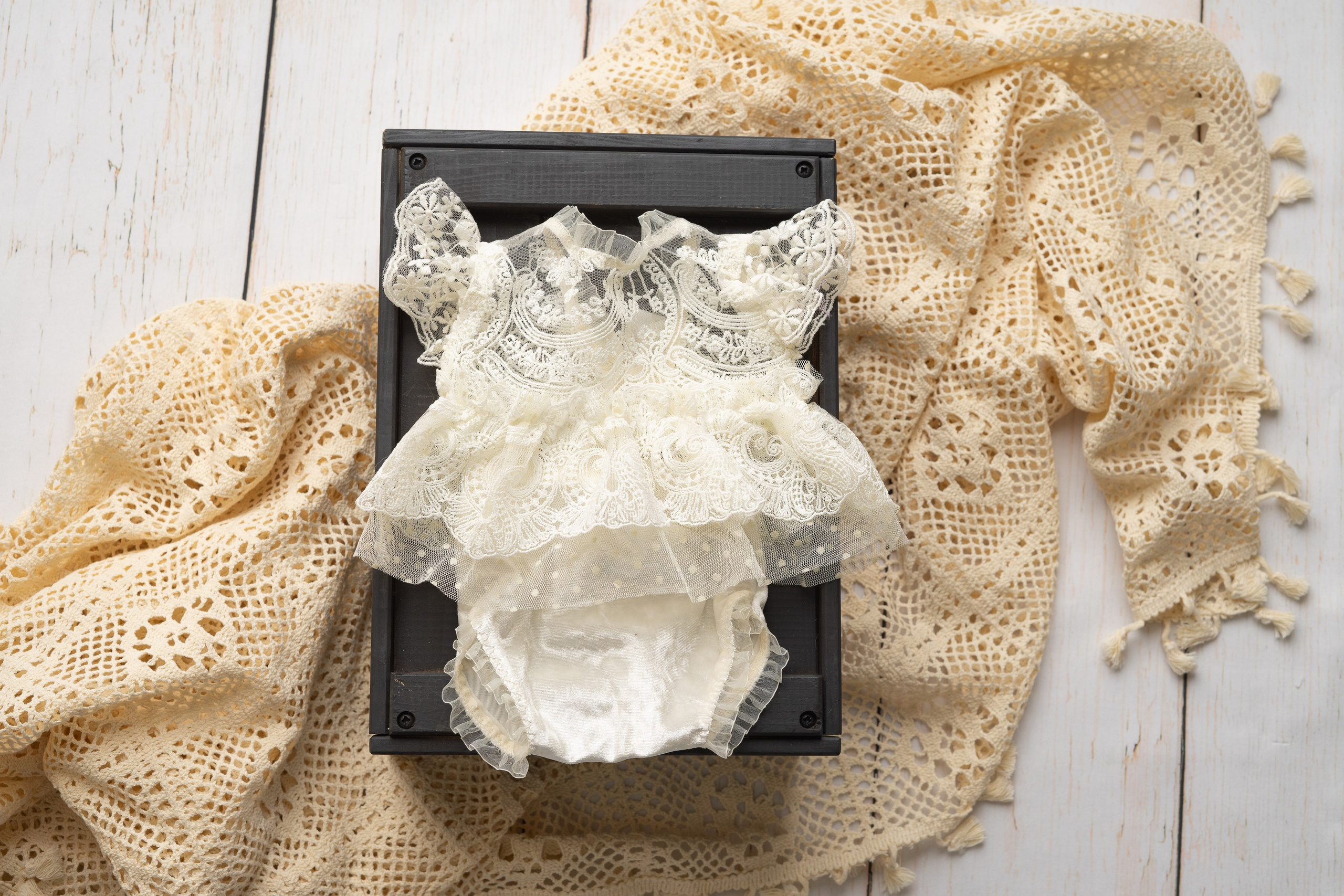 Outfits for Girls. Newborn Photographer and life casting in Dubai Dariya Saeed