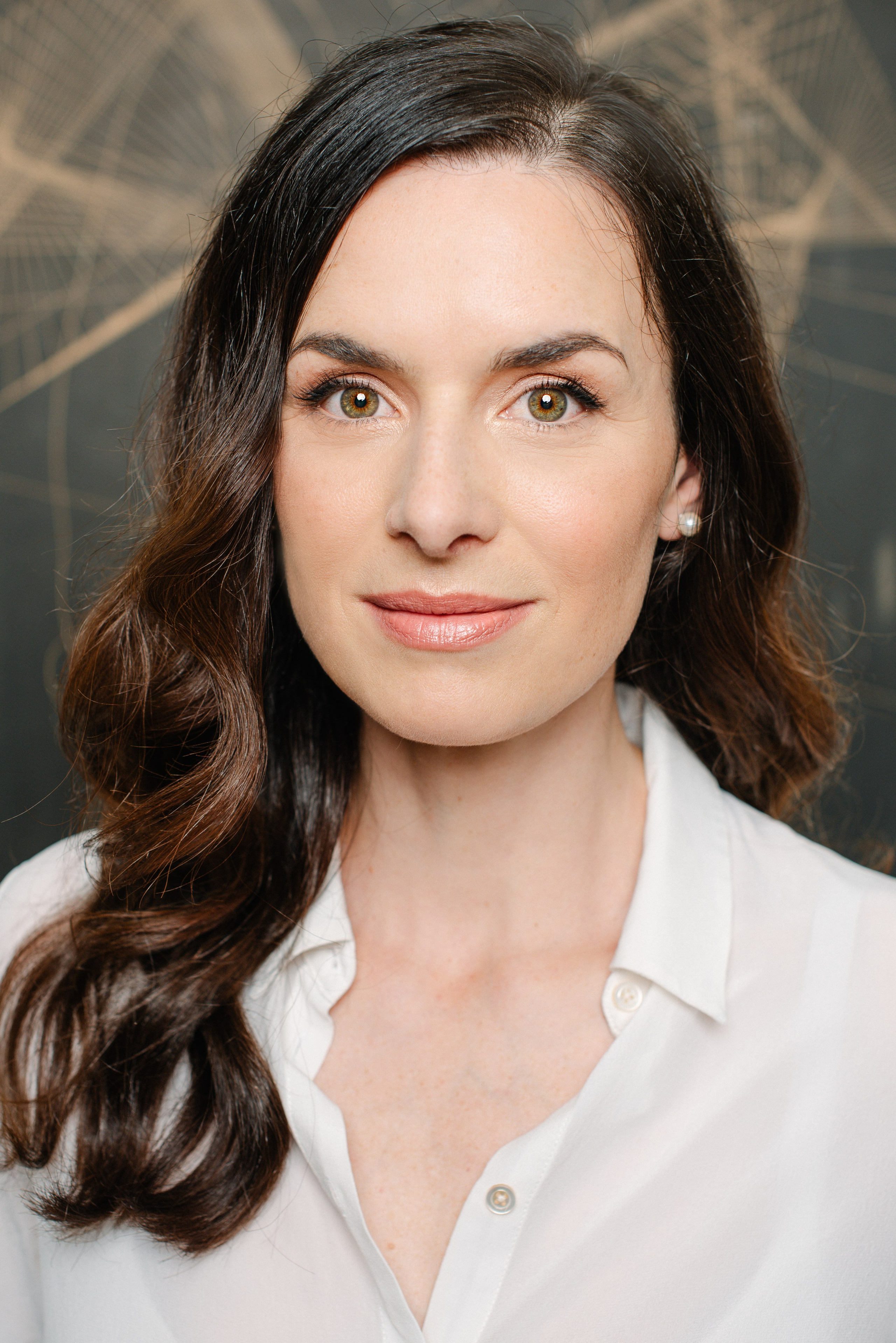 PEOPLE. Hallo! Ich bin Elena und arbeite als Immobilienfotografin