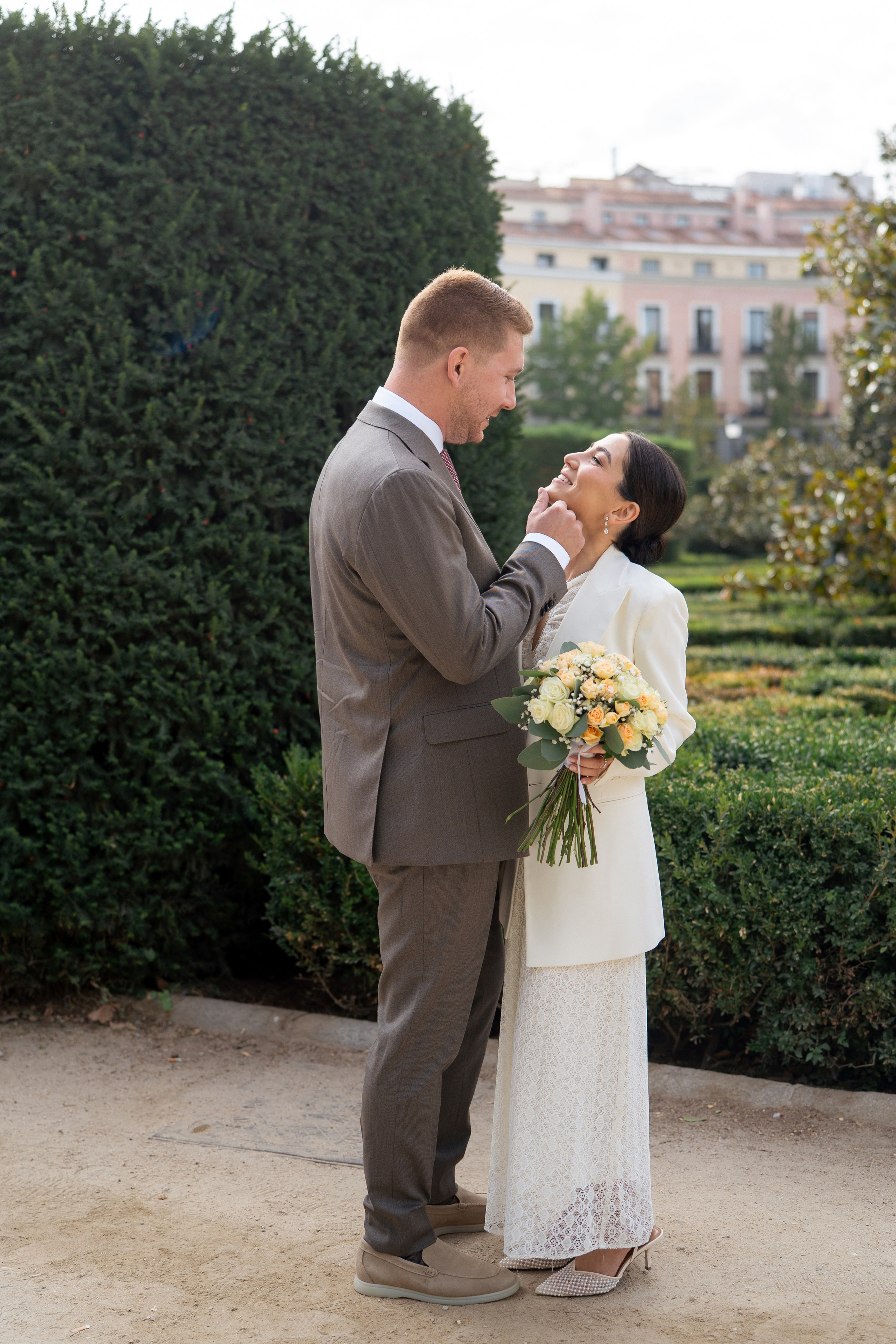 Elopement photoshoot in Madrid city centre. Fotógrafo en Madrid, España. Alyona Belyaninova