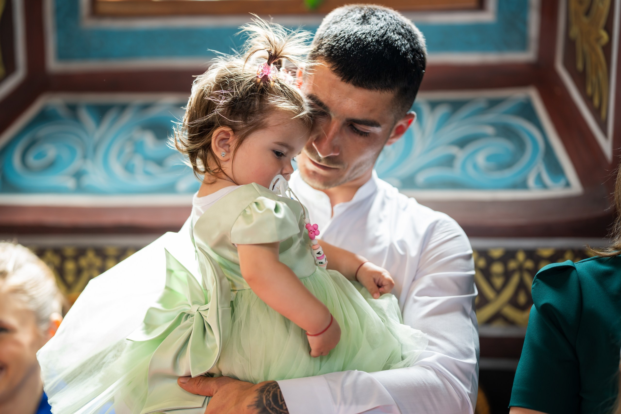 fotograf botez Miruna Parascheva, fotografie botez Botoșani, fotograf Alin Chirilă, amintiri botez, fotografii botez, botez Miruna Parascheva, fotograf copii, fotografie botez în Botoșani-alt="botez Miruna Parascheva, fotografie botez Alin Chirilă, amintiri botez, fotografii emoționante botez Botoșani"-- fotografii-botez-bebelus- amintiri-botez-micuț- moment-sfânt-crestinare- fotografie-emotionanta-botez- detalii-botez-bebelusi- parinti-fericiti-la-botez- fotograf-botez-profesionist- botez-in-biserica-ortodoxa- micuț-botezat-cu-emoție- zâmbete-și-lacrimi-la-botez- bebeluș-la-cristelniță- decor-botez-colorat- botez-cu-dragoste-și-credință- emotie-pura-la-botez- fotograf-botez-botosani- botez-iasi-suceava-fotograf- amintiri-nepretuite-botez