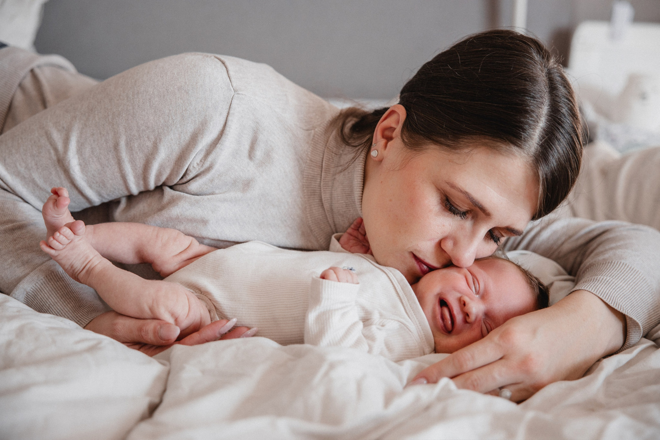 Neugeborenenfotos Zuhause. Hochzeitsfotografie |Hochzeitsfotograf Bochum | Hochzeitsfotograf Dortmund | Hochzeitsfotograf Essen | Hochzeitsfotograf Ruhrgebiet