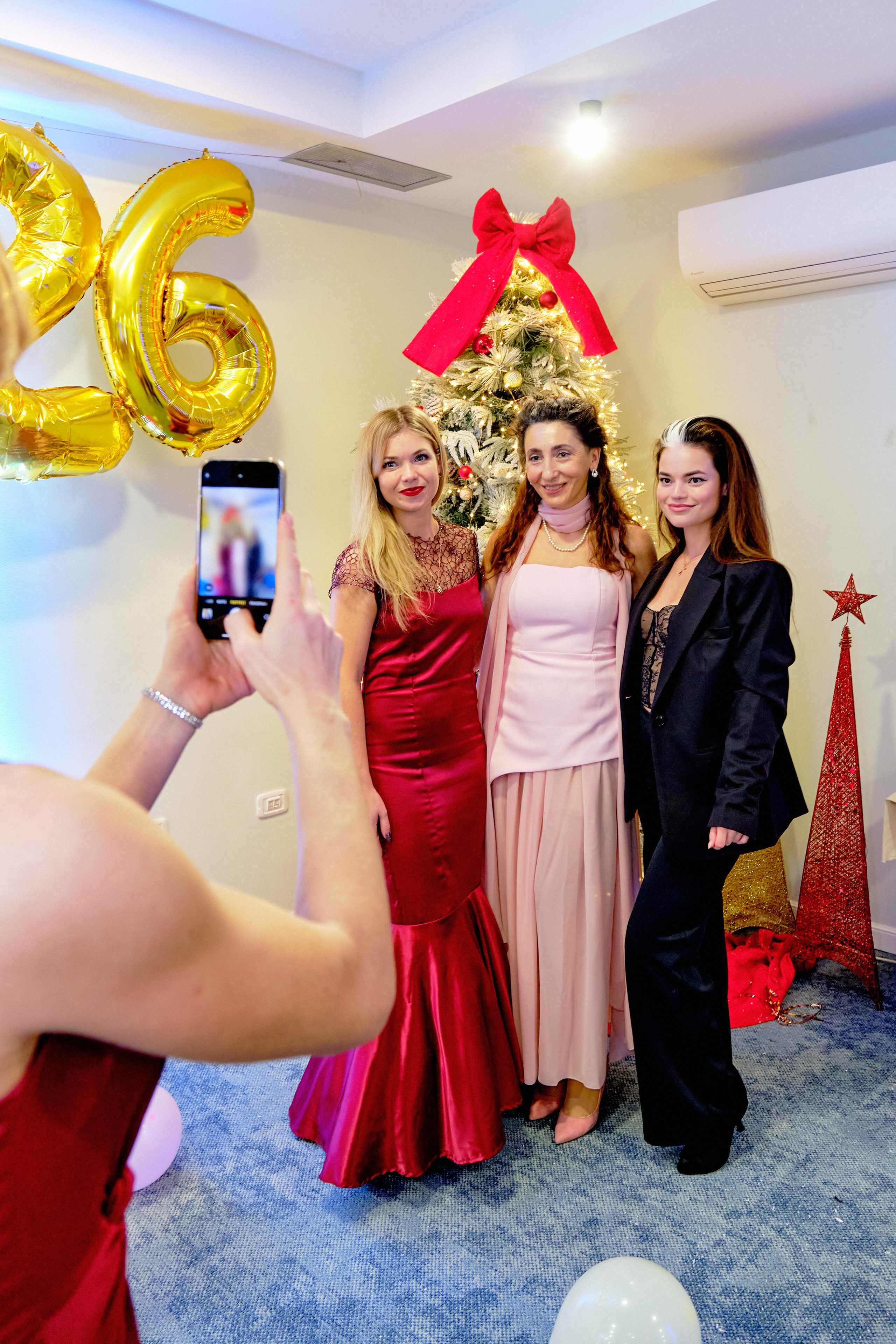 Фоторепортаж з благодійного Новорічного балу у Чорногорії. Портретний фотограф Альона Новгородцева