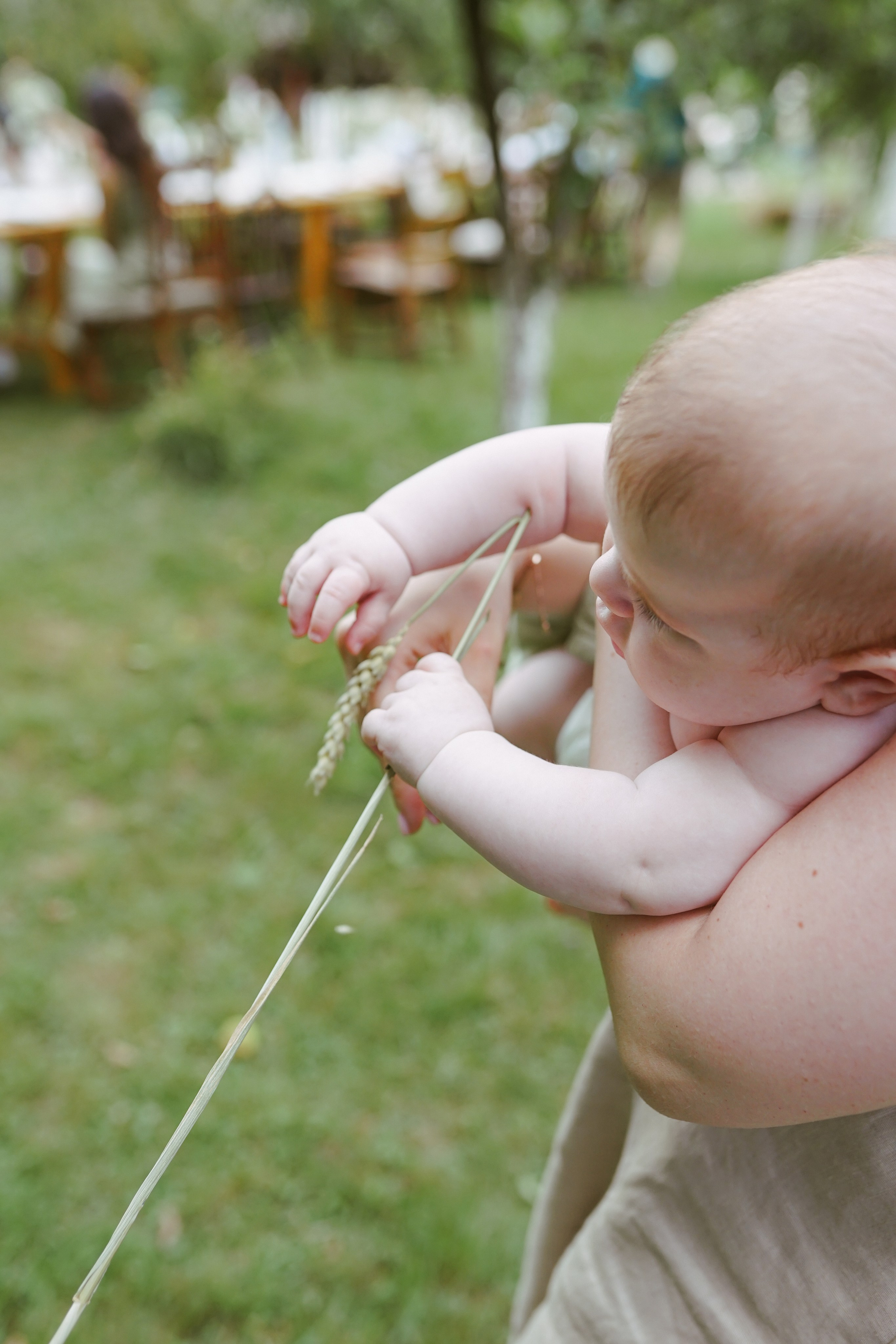 Fotografie de Eveniment Brașov: Povești Vizuale | Mădălina Beda. Madalina Beda- Artist vizual, fotograf, doula la nastere, consultant babywearing Brasov si in toata tara
