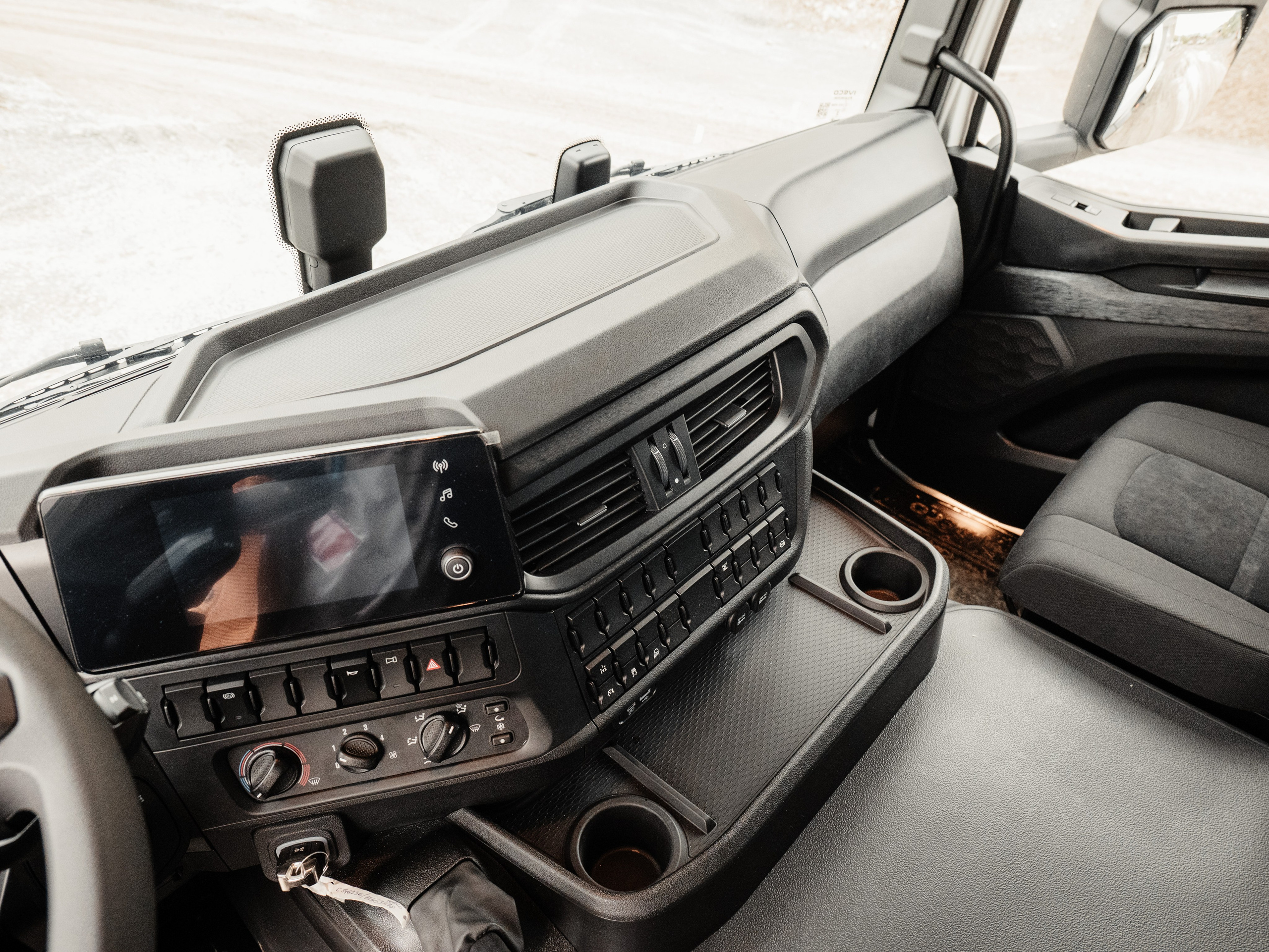 LANSARE IVECO T-WAY. Freesh Media Products