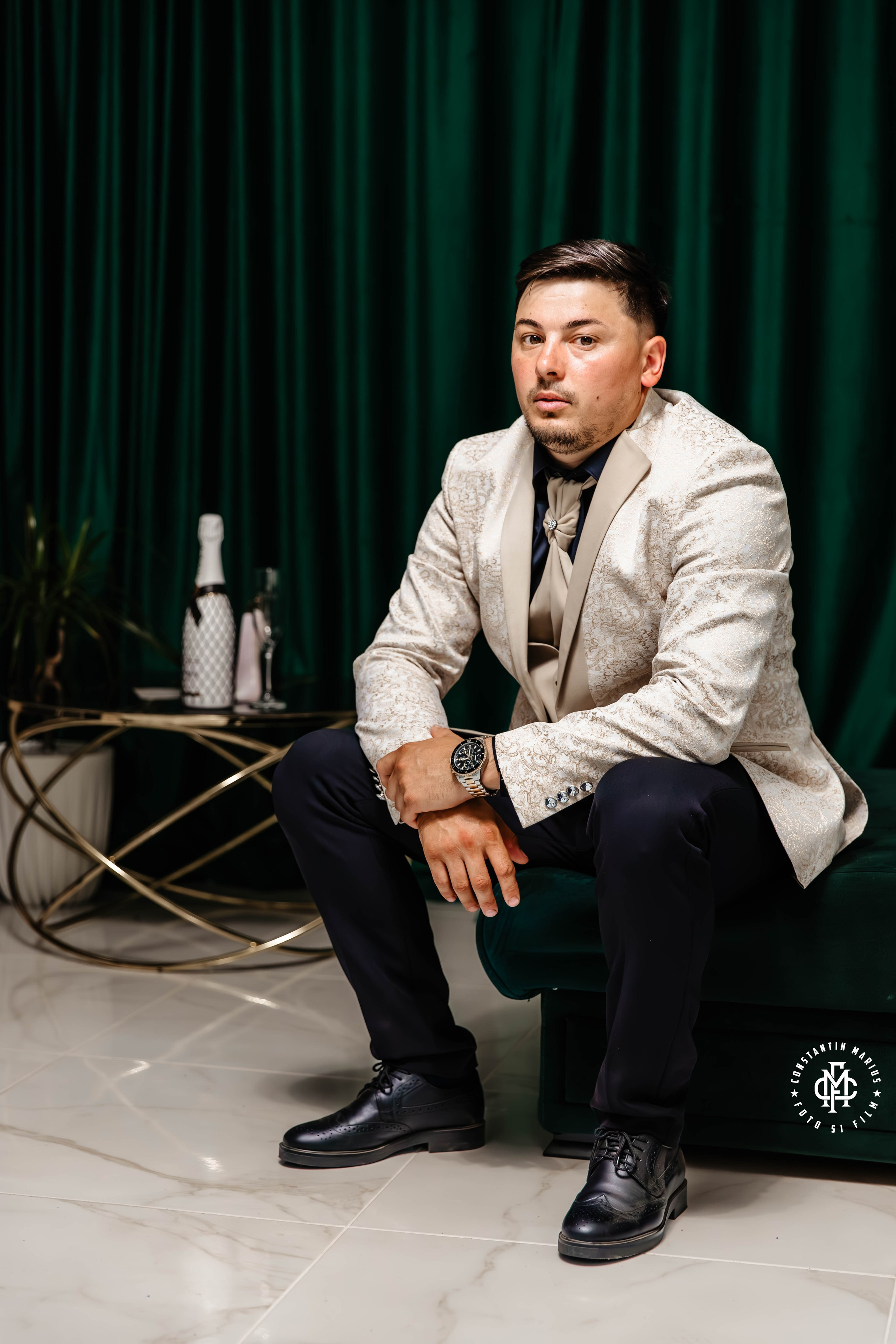 WEDDING PHOTOGRAPHY. DESPRE NOI