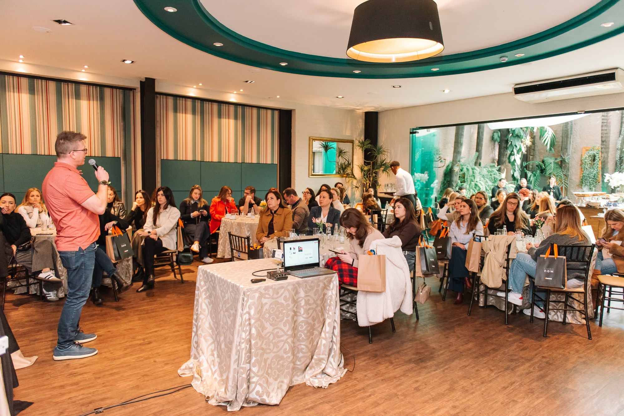 Café + Conteúdo | Casa Pinezi. 78 Imagens