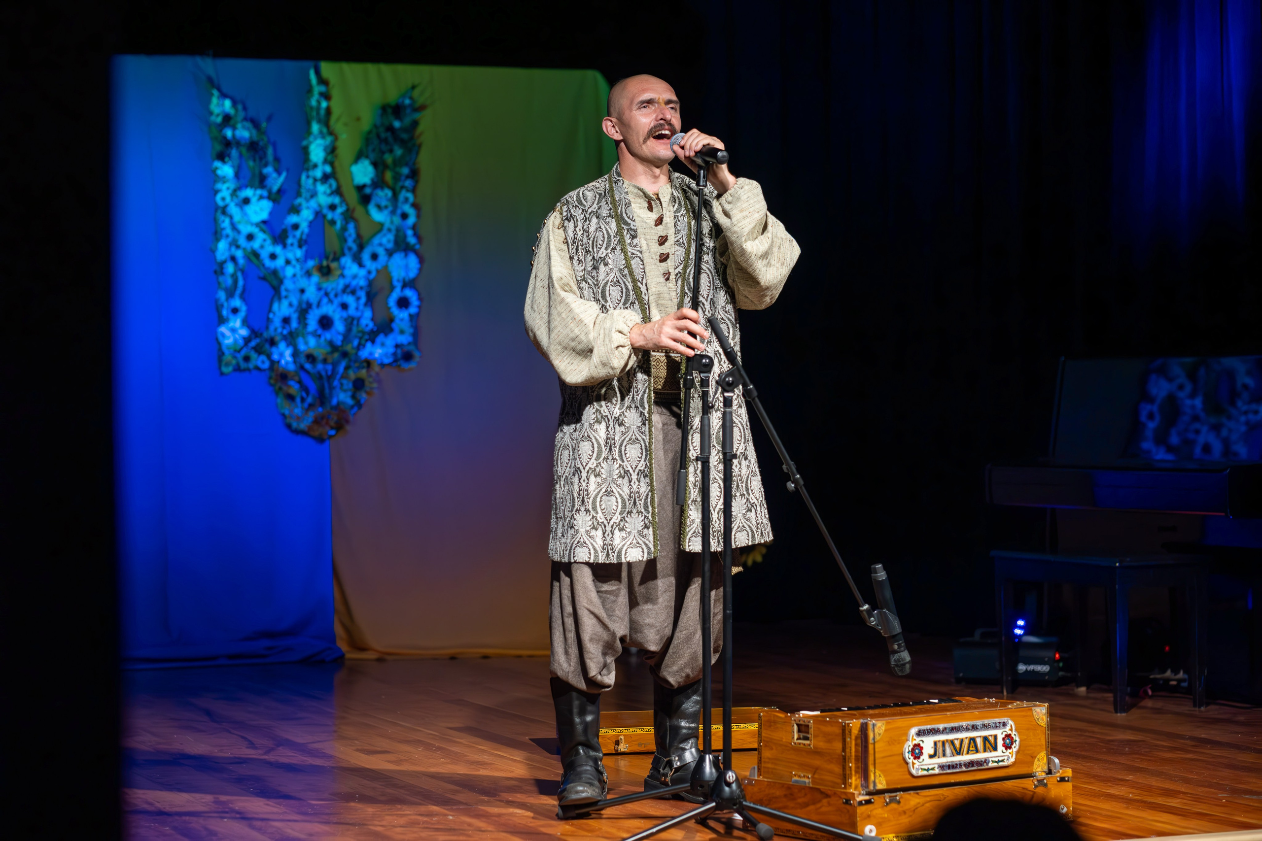 KOZAK SIROMAHA. Reportage concert portrait photography in the San Francisco Bay Area