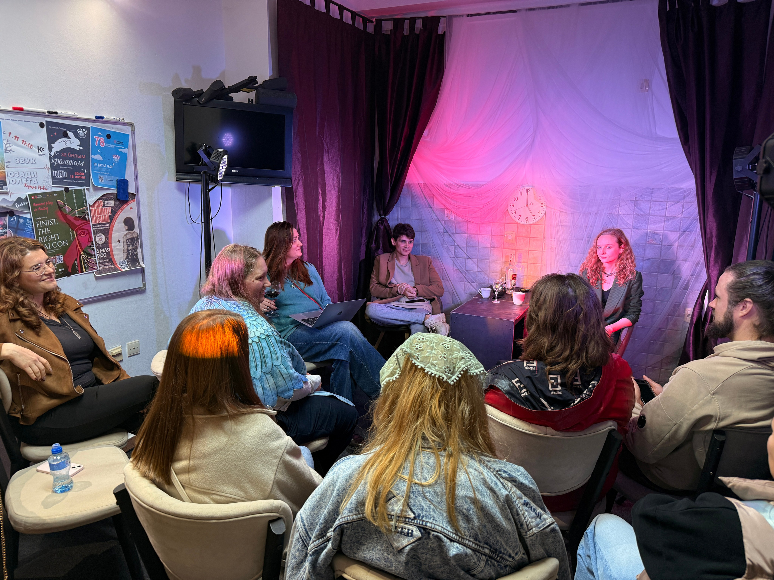 Фоторепортаж вистави у Будві. Портретний фотограф Альона Новгородцева