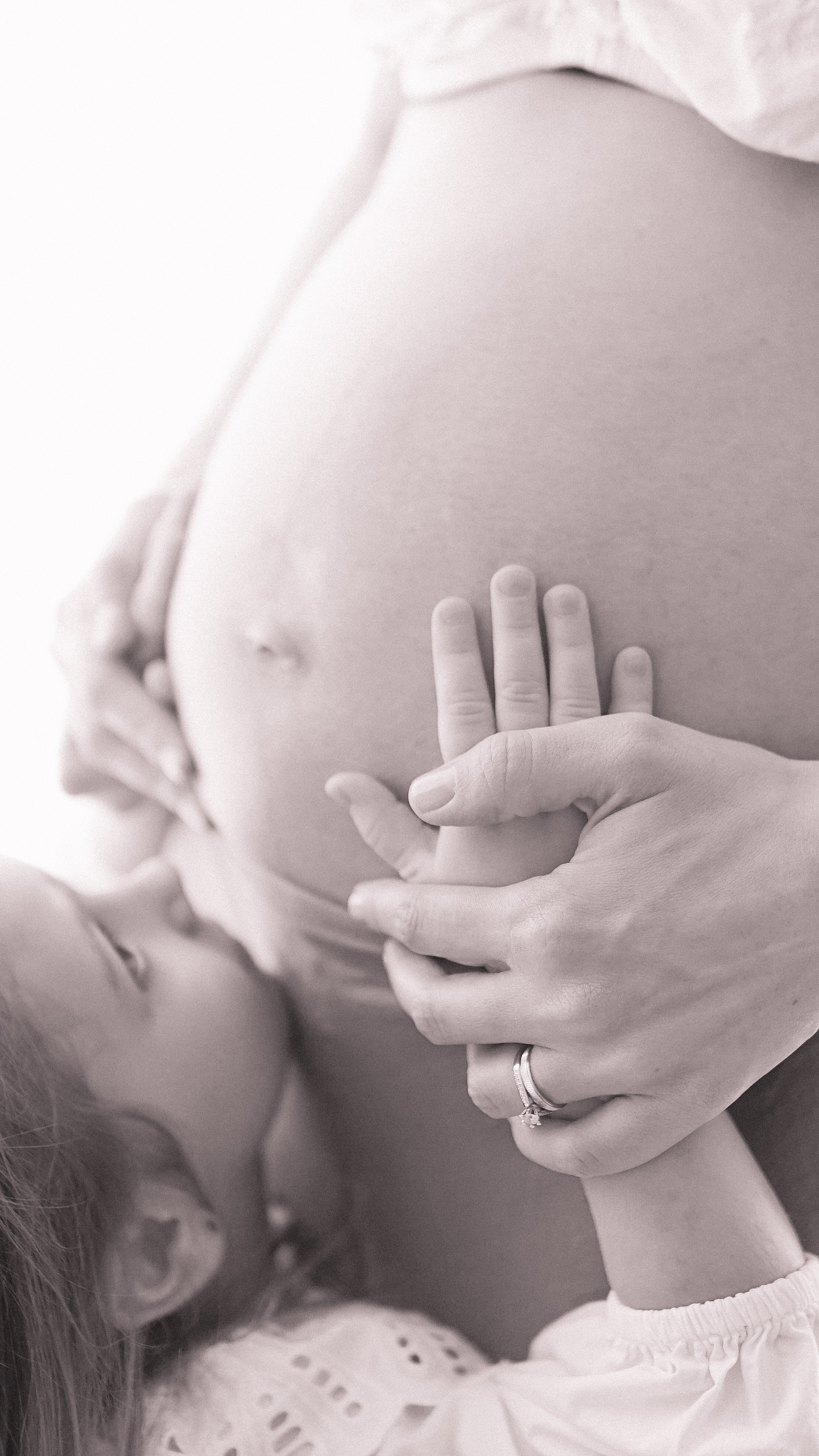 Mother Earth: Proiect de Fotografie Maternitate | Mădălina Beda. Madalina Beda- Artist vizual, fotograf, doula la nastere, consultant babywearing Brasov si in toata tara