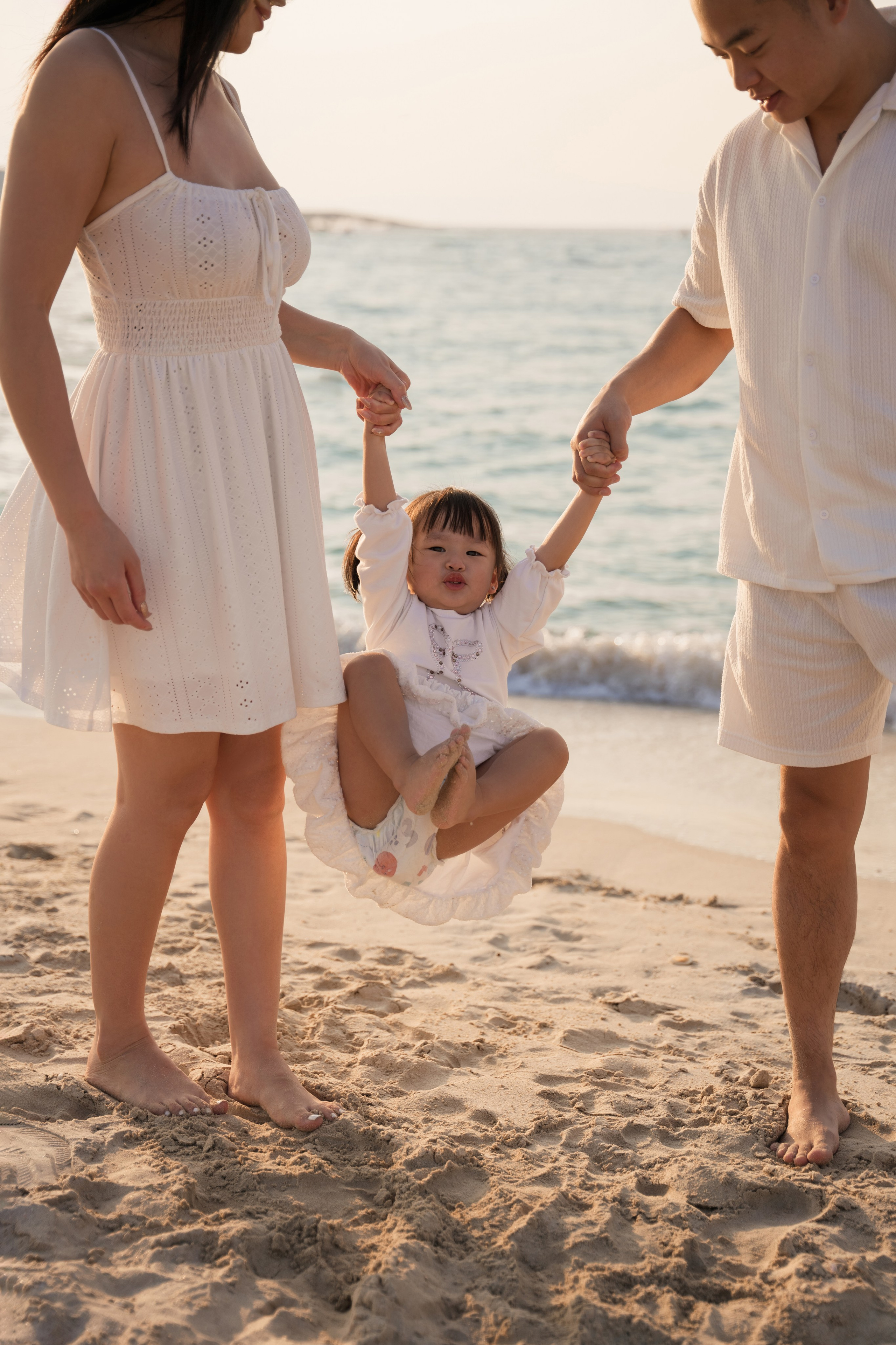Sea breeze and giggles. Angela Iakovleva — Family Photographer in Dubai