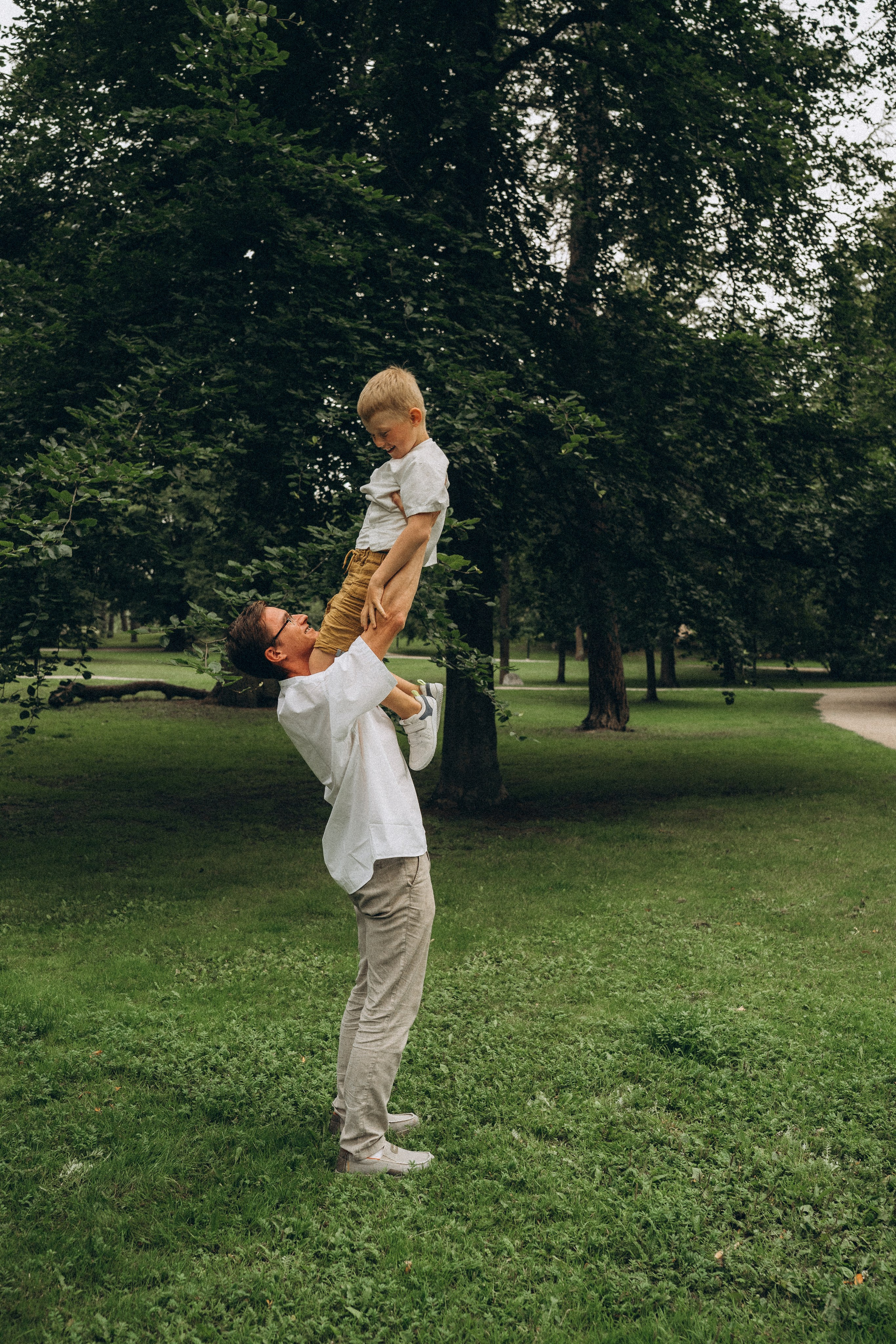 Kaivopuisto. Wedding and potrait photographer in Helsinki Vickan O