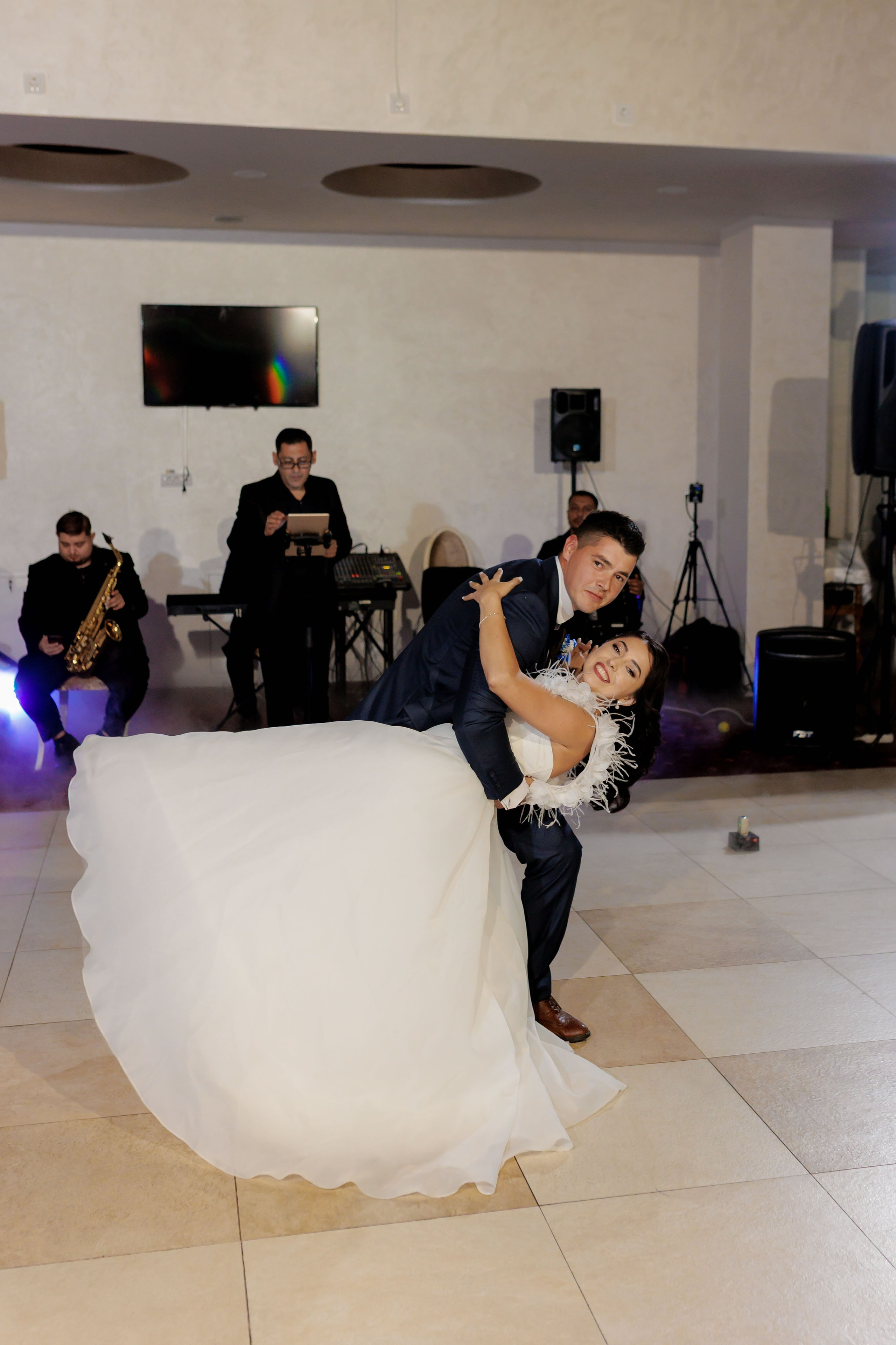 Loredana & Emilian – Ziua Nunții | Videografie - fotografie Botez Suceava, Iași, Botoșani. Servicii foto-video profesionale, pentru momente de neuitat