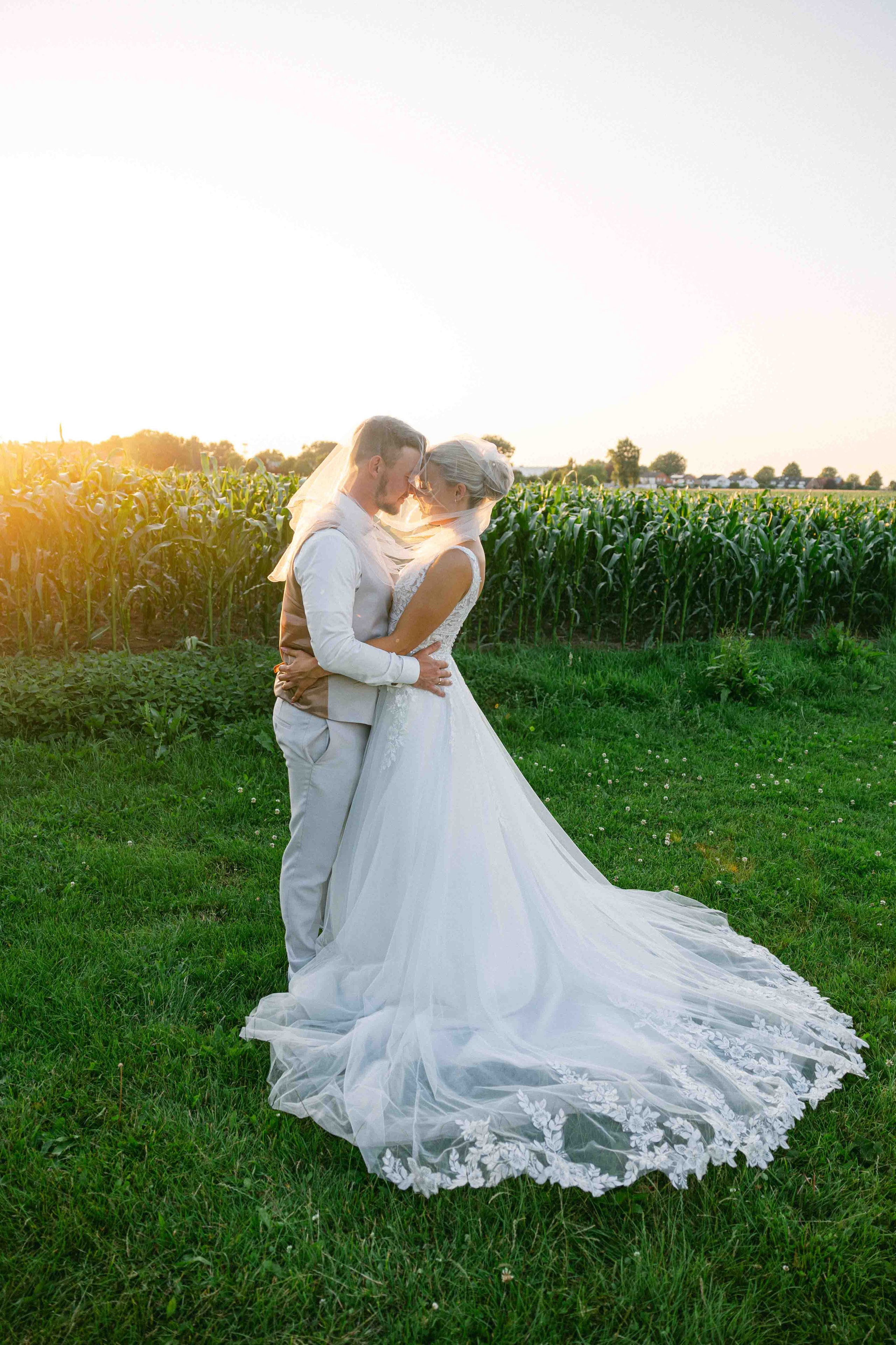 sonnenuntergang fotoshooting bei hochzeit im ak happiness 