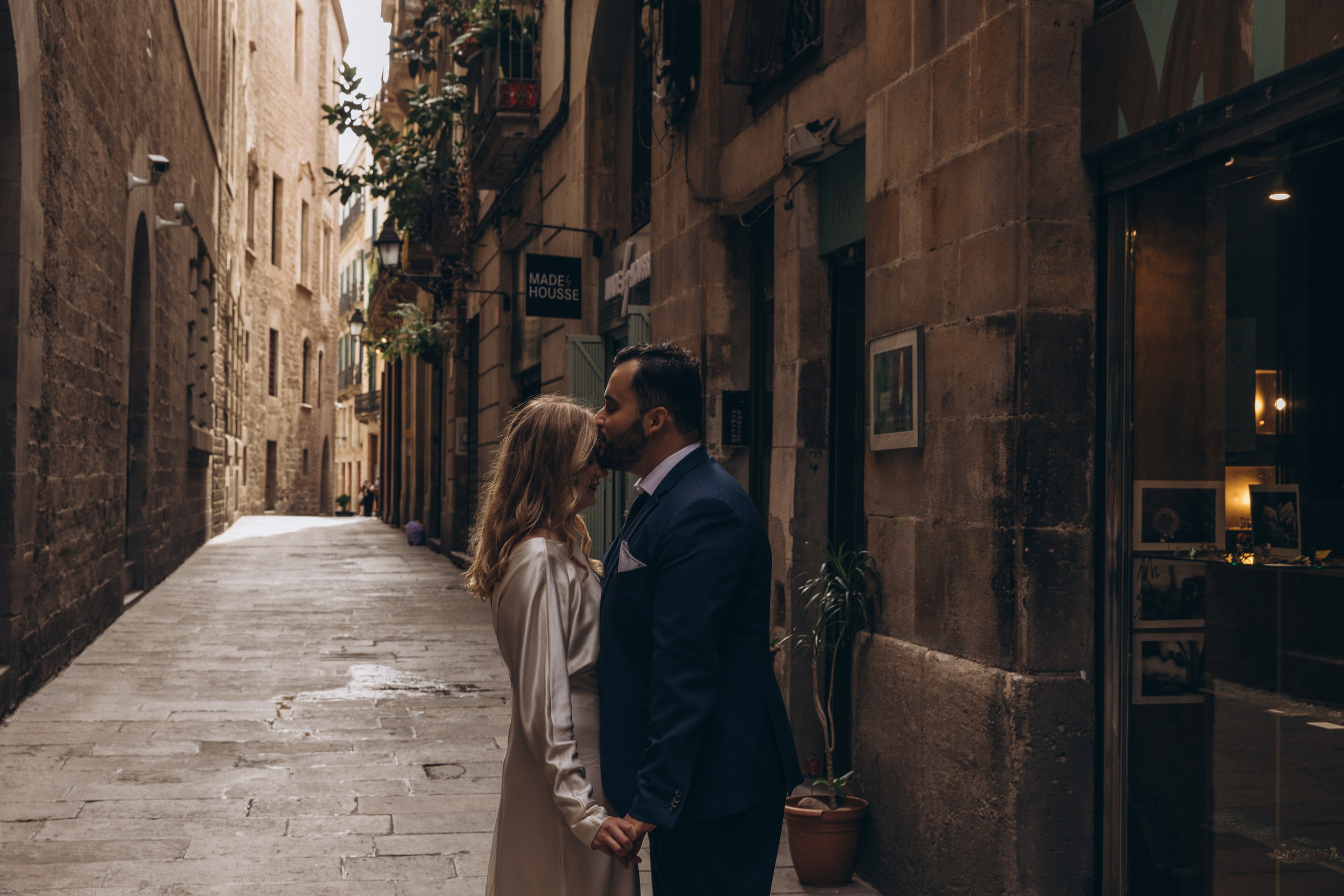 Wedding in Barcelona | Elegant Destination Wedding Photography & Videography. Wedding Stories — Professional Wedding Photography & Videography in Germany, Italy, Spain & all across Europe