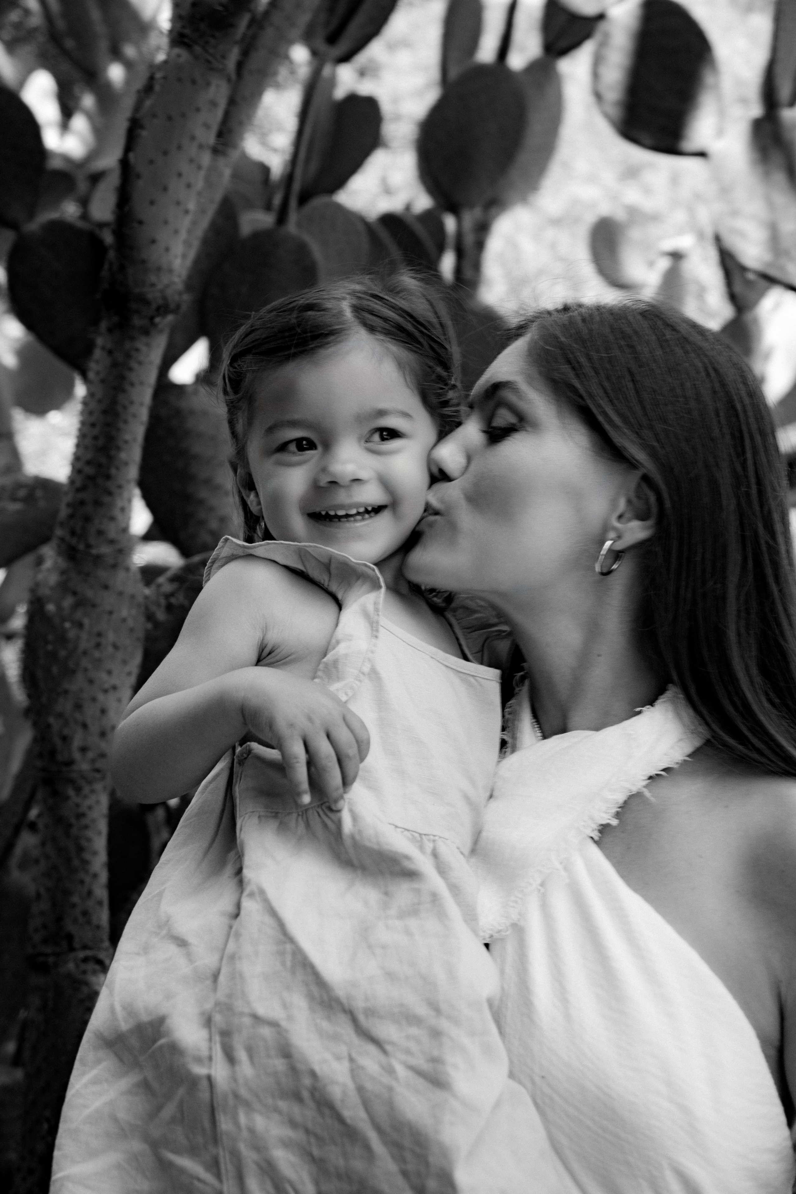 Family/pregnancy. Portrait photographer, brands and content in Valencia, Spain, Europe