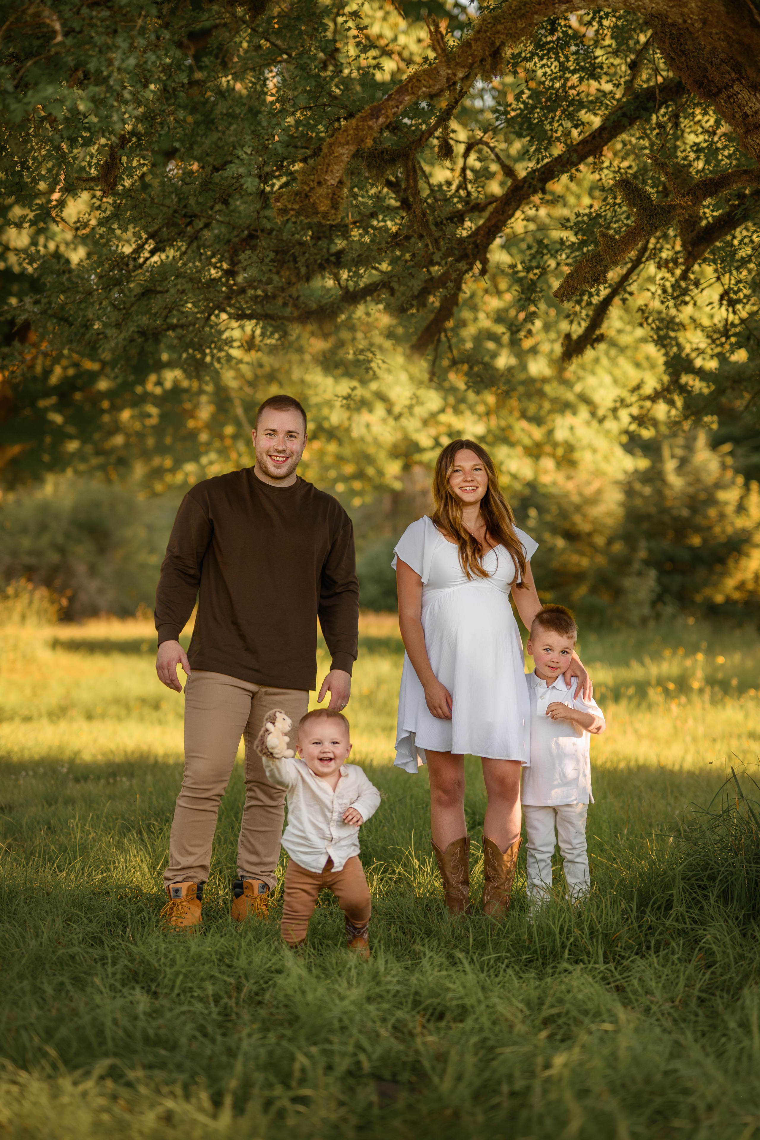 Family of Andrey & Valentina. Wedding & family photography in Seattle area. Helen Michelle photographer