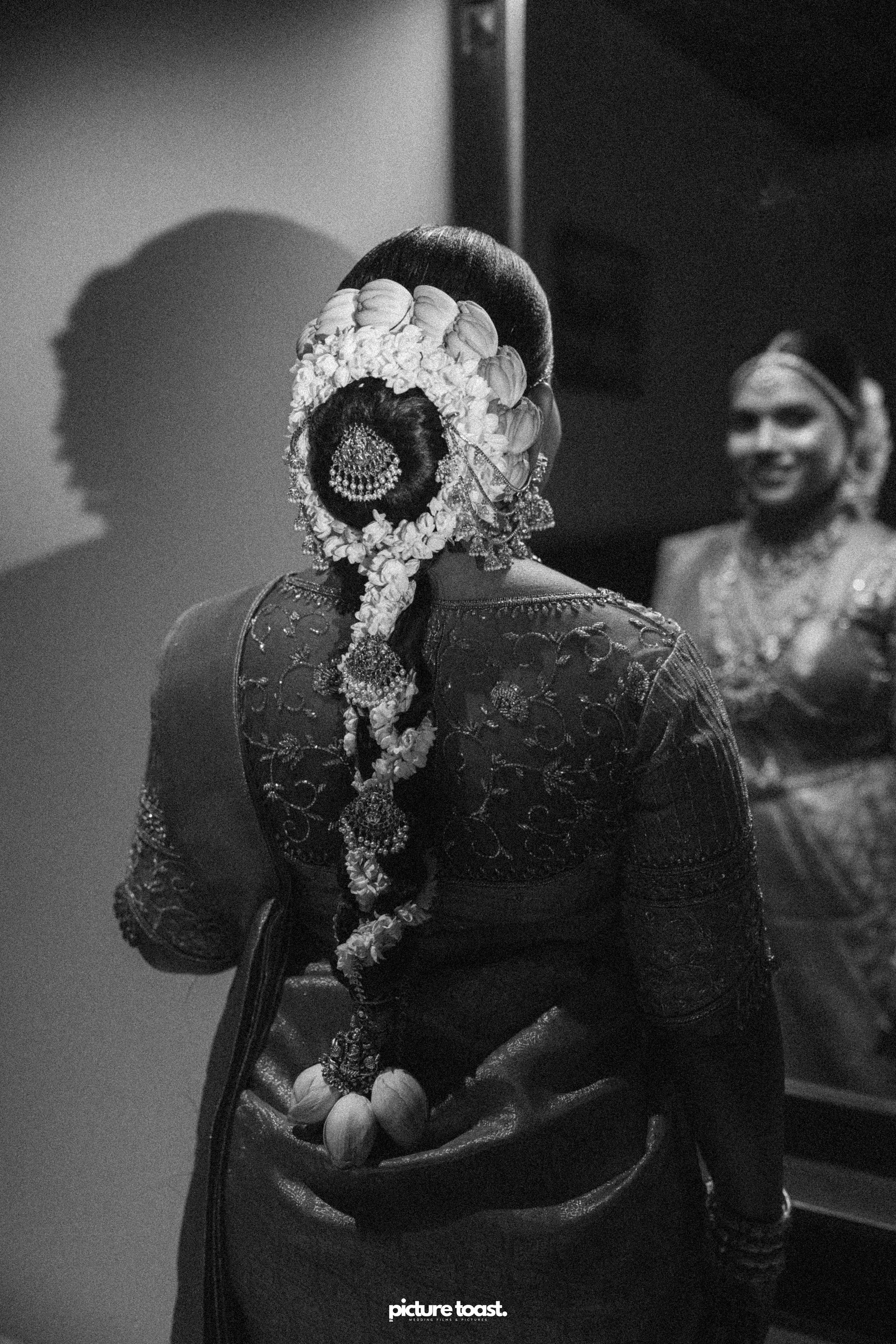 Traditional Kerala Hindu Wedding Ft. Anusree & Vishnu. Fine art Wedding Photographers in India & Canada