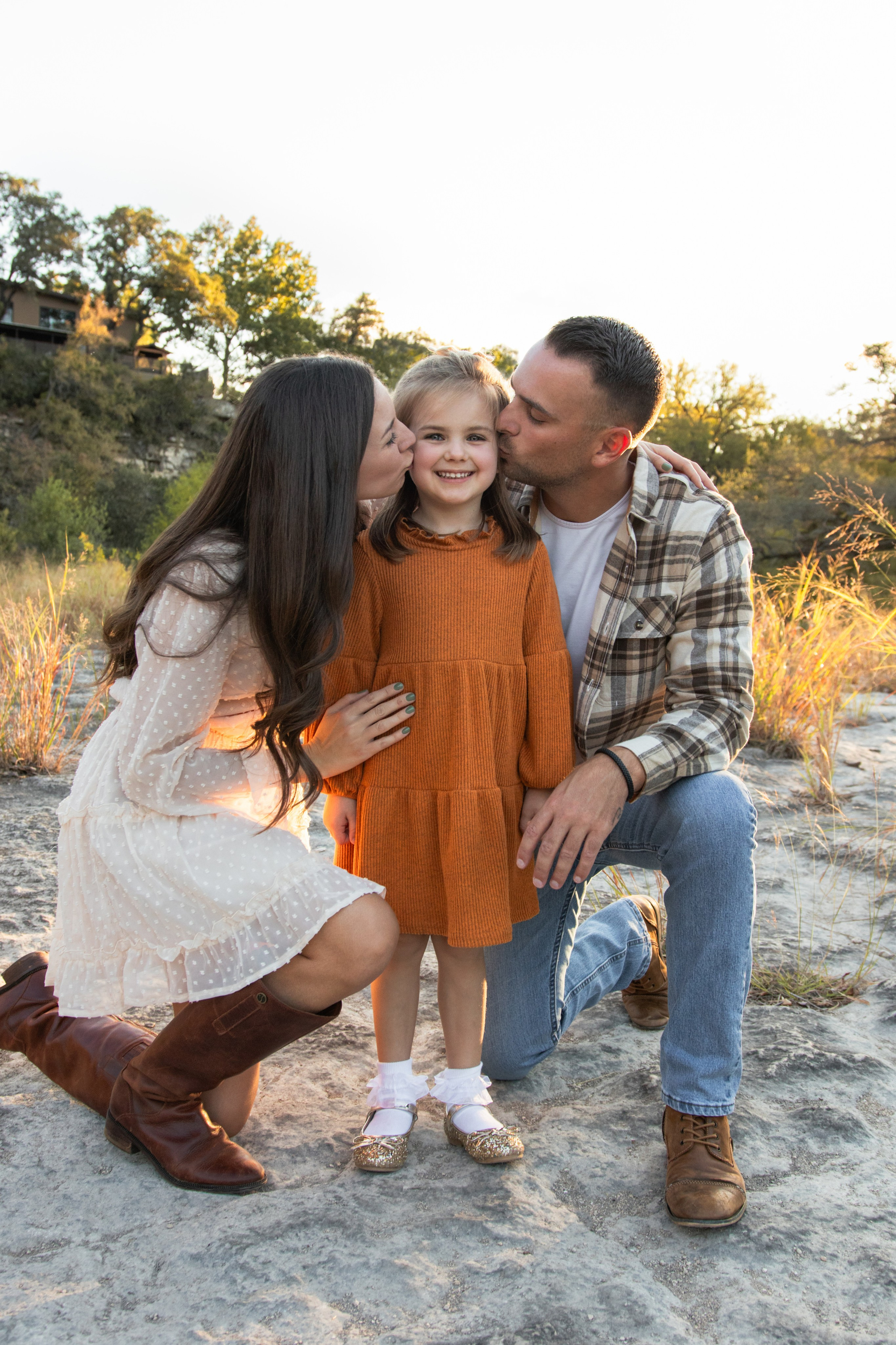 Family photoshoot at Bull Creek Park in Austin