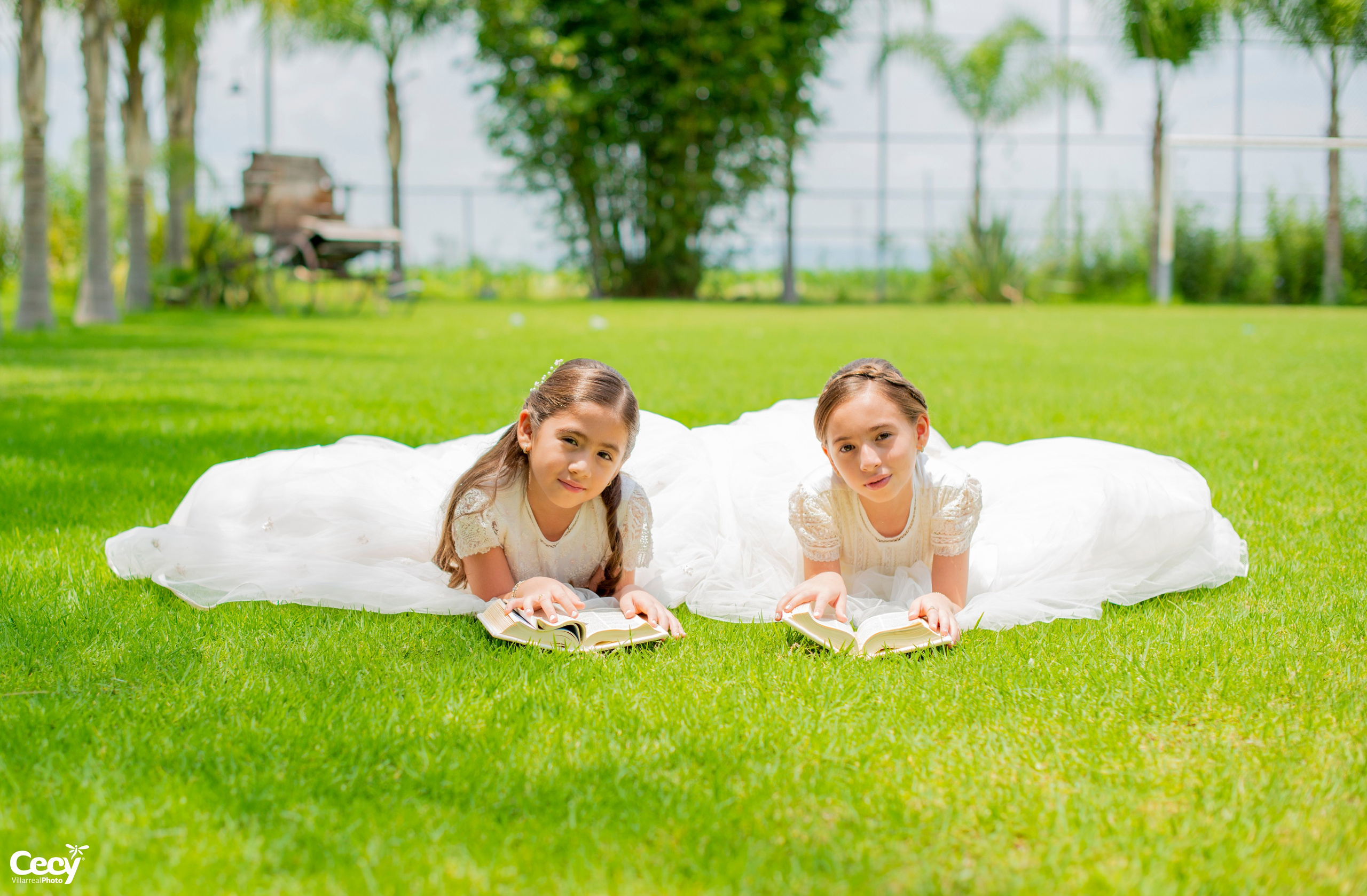 DAFNE Y SARA - PRIMERA COMUNIÓN