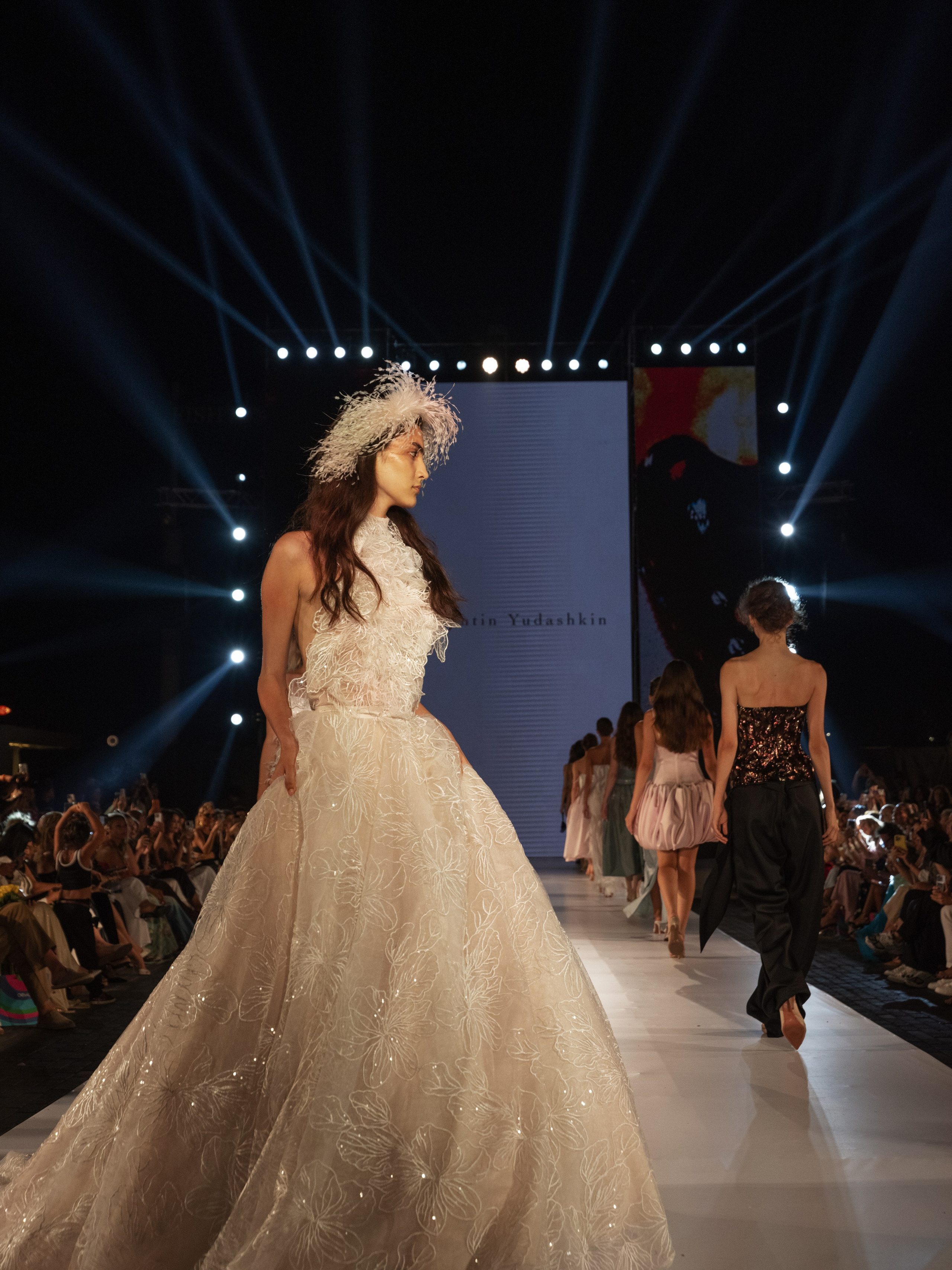 Valentin Yudashkin x AFW 2026. Фотограф Баку Тбилиси