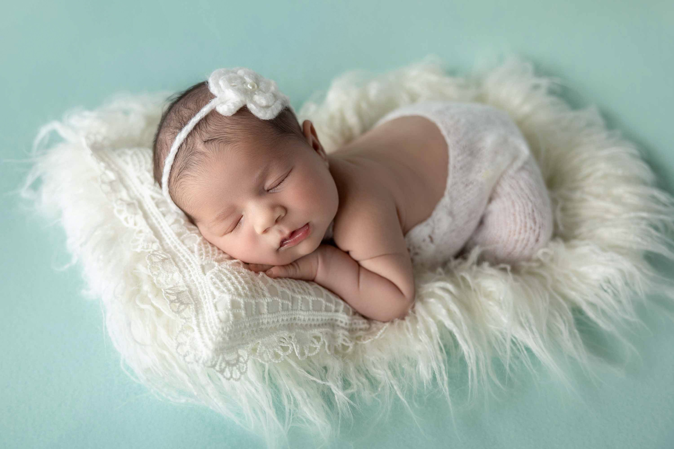 Newborn photos. Newborn photographer in Tampa Bay Area, FL