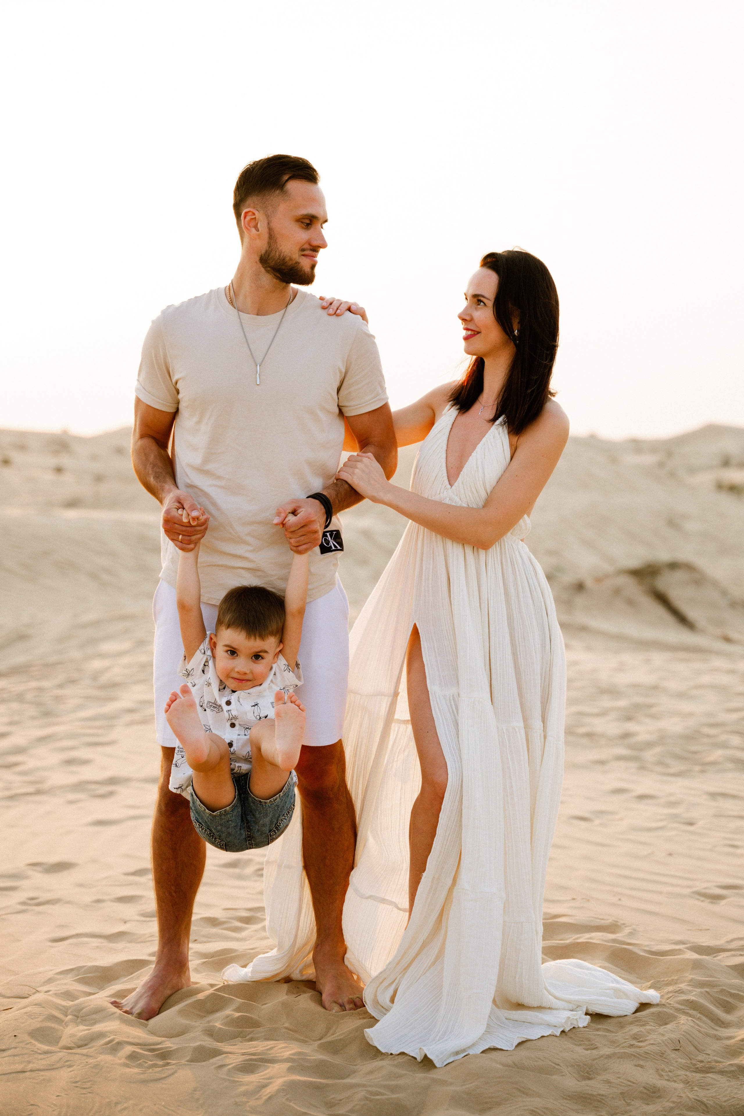 Desert play and fun. Angela Iakovleva — Family Photographer in Dubai