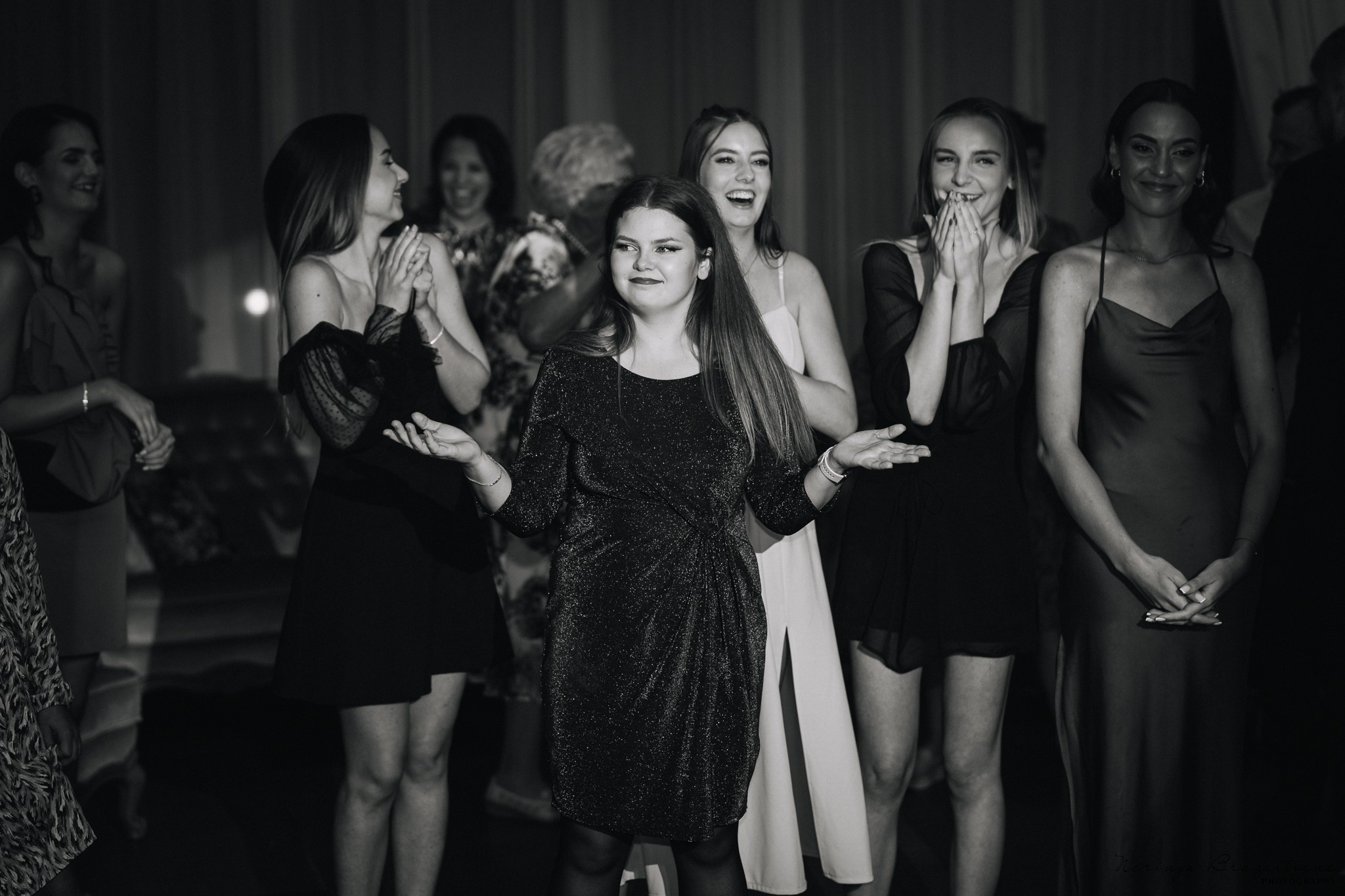 Vestuvinė fotosesija Kaune, Vienybės aikštėje, prie Lietuvos banko