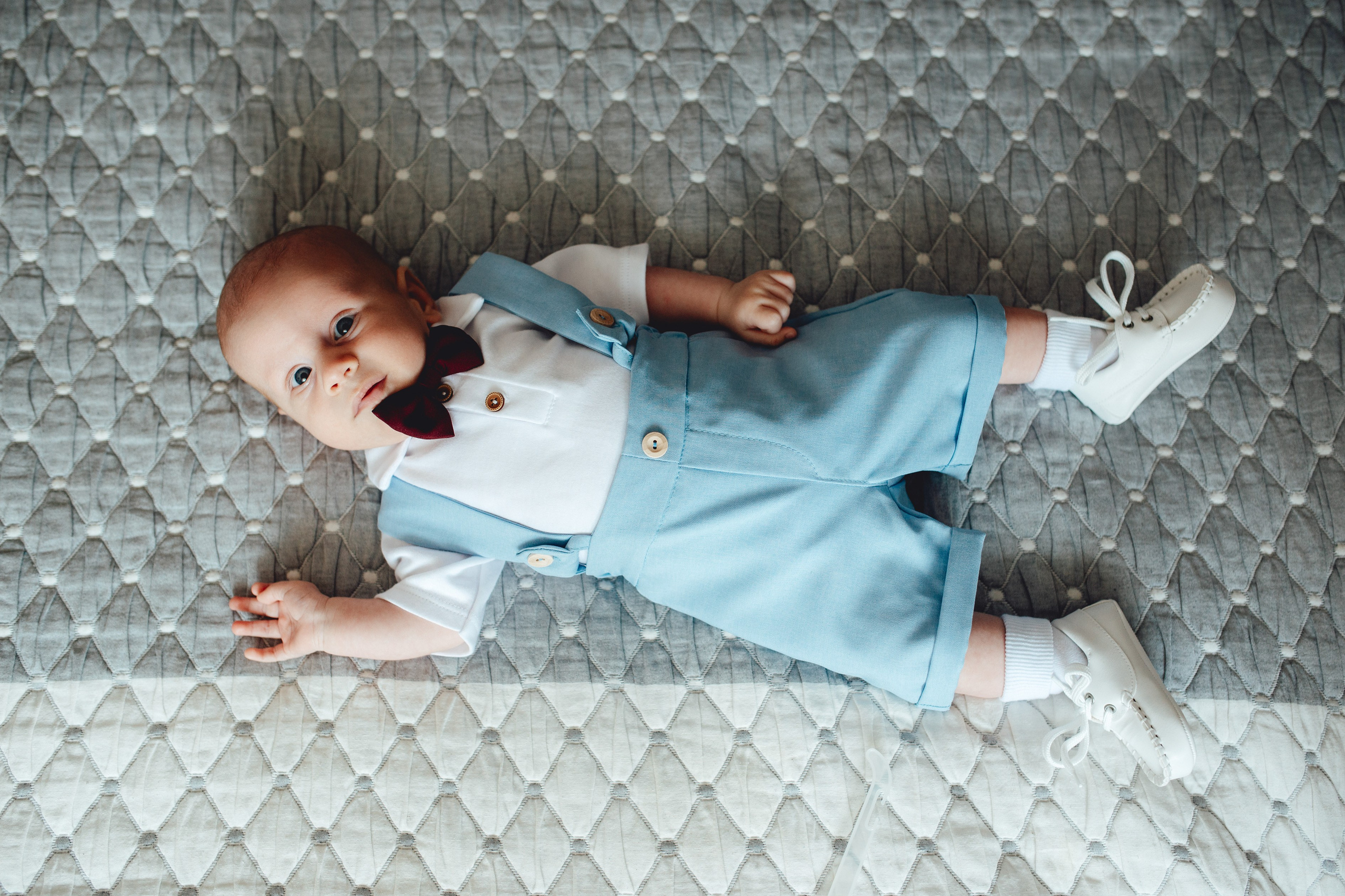 Krikštynos, krikštas, krikštynų fotosesija, ceremonija, bažnyčia krikštynų pasiruošimo fotografavimas. Krikštynų fotografas Vilnius Trakai kaina krikštynų fotografavimas fotografė personal.lt photogrpahy kainos šeima, vaikai profesionali natūrali meninė reportažinė klasikinė fotosesija, krikštynų fotosesija gamtoje