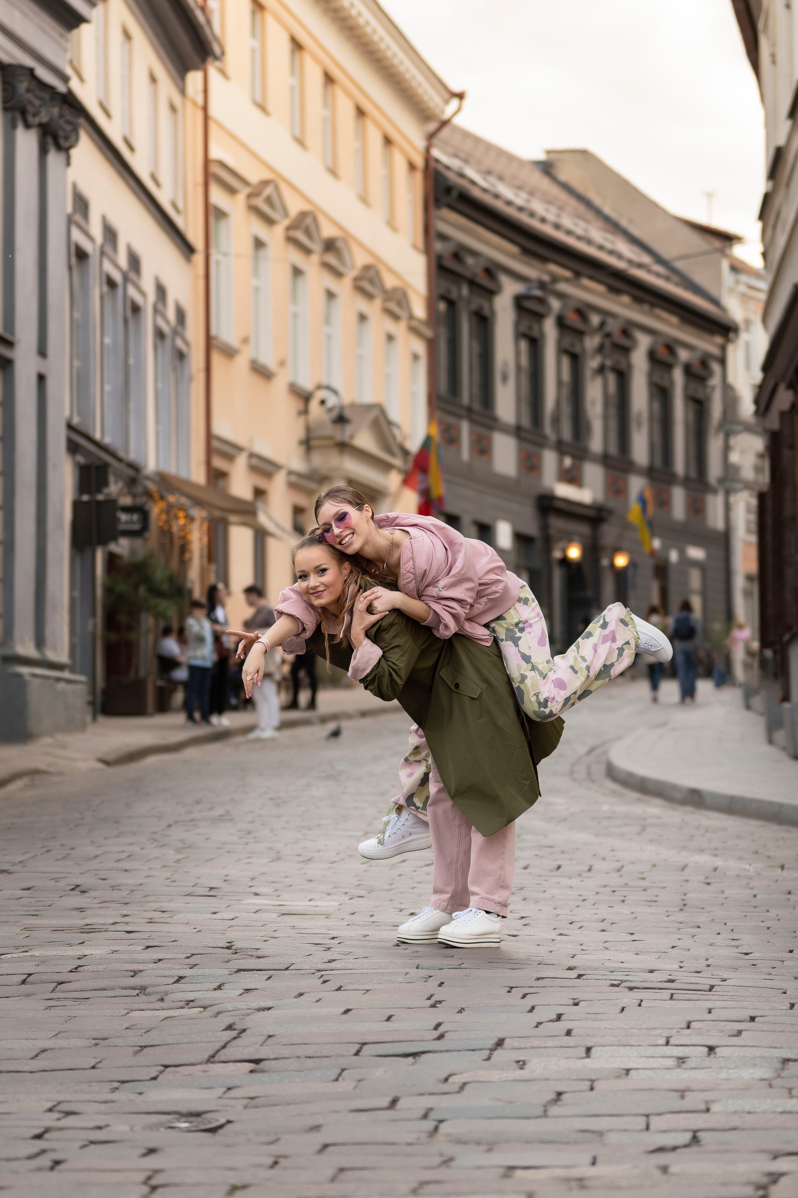 Настя и Соня. Прогулка в Вильнюсе. Анна Григьян — фотограф ретушёр в Даугавпилсе (Латвия)