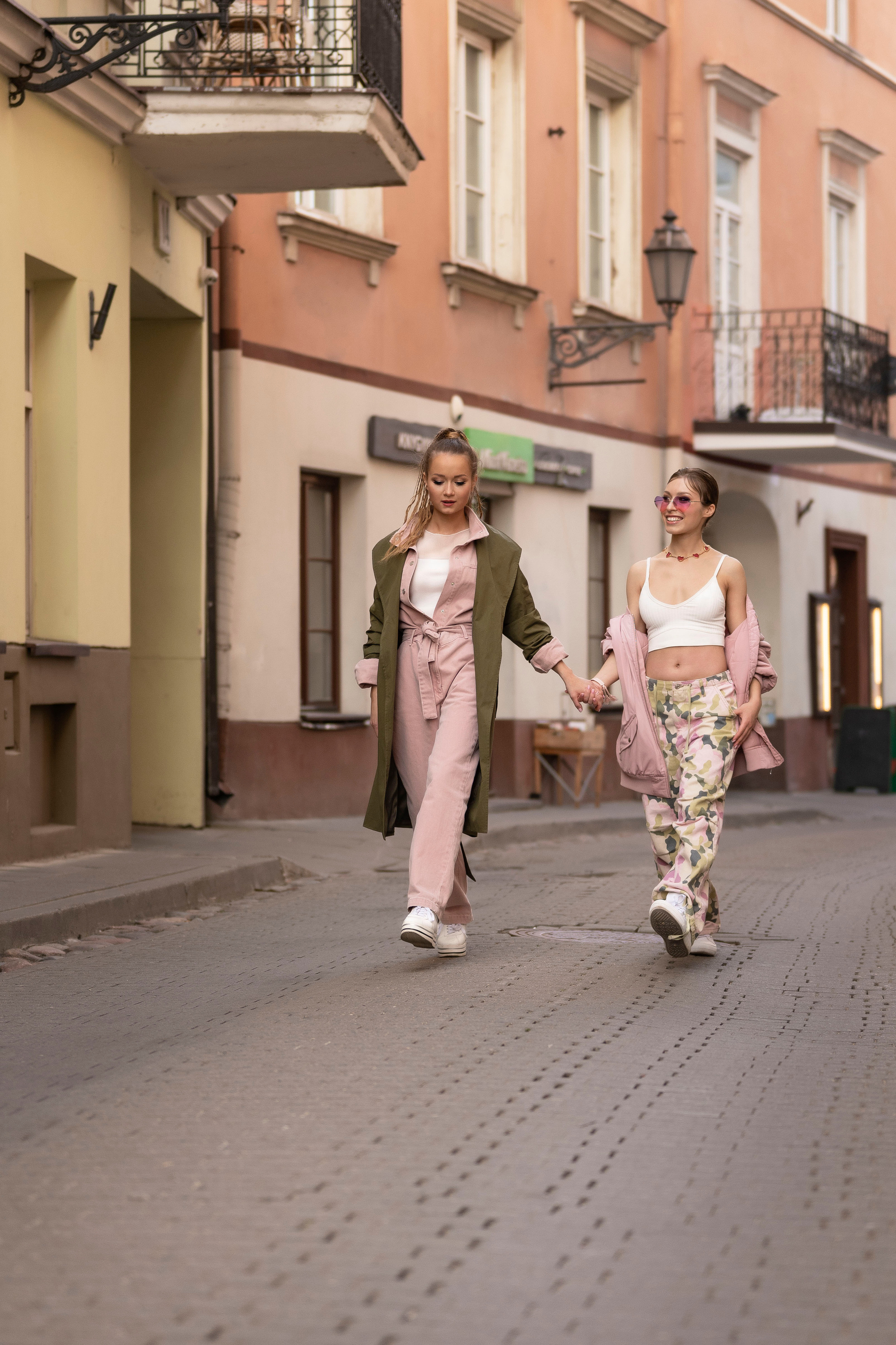 Настя и Соня. Прогулка в Вильнюсе. Анна Григьян — фотограф ретушёр в Даугавпилсе (Латвия)