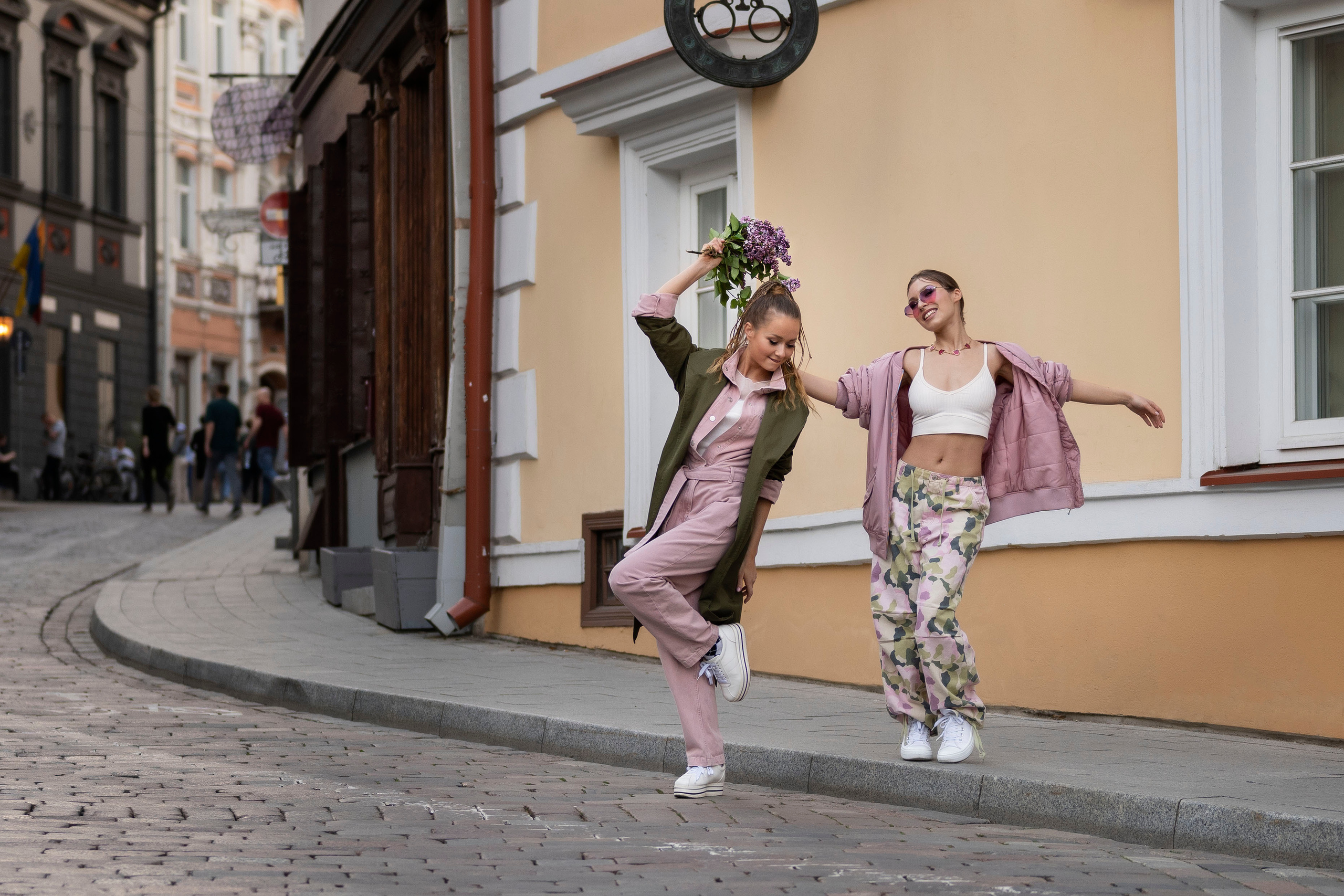 Настя и Соня. Прогулка в Вильнюсе. Анна Григьян — фотограф ретушёр в Даугавпилсе (Латвия)