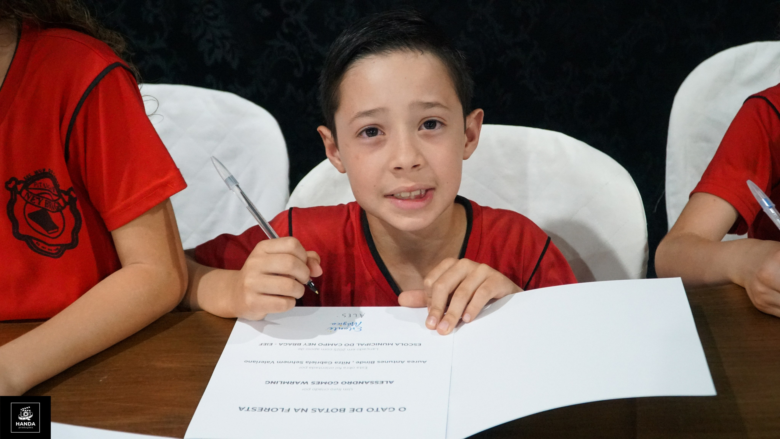Noite autógrafos colégio Aurélio Buarque de Holanda. Handa Produções