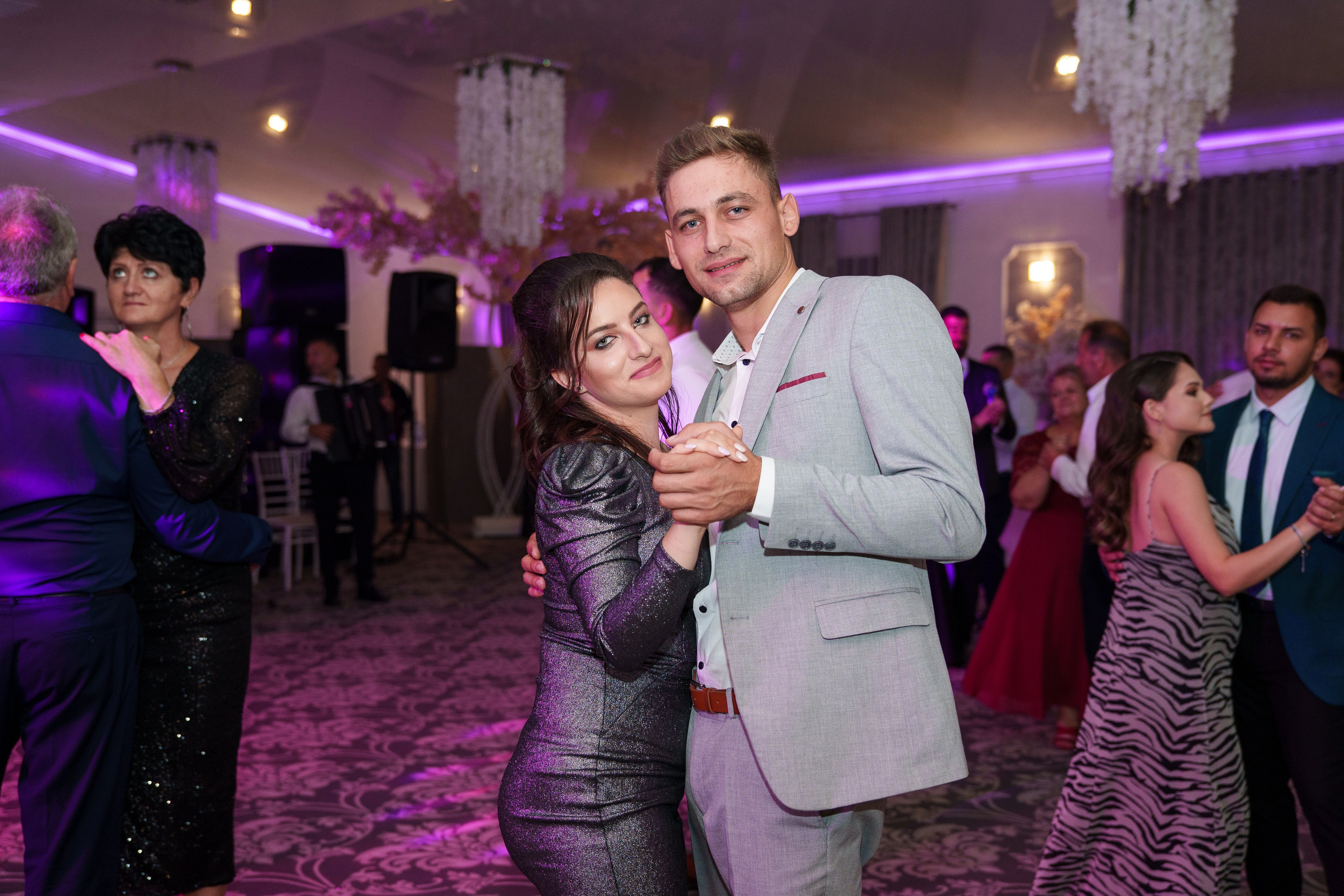 Bella & Adi. Foto Studio — Fotograf de evenimente, nunti, botezuri, portrete