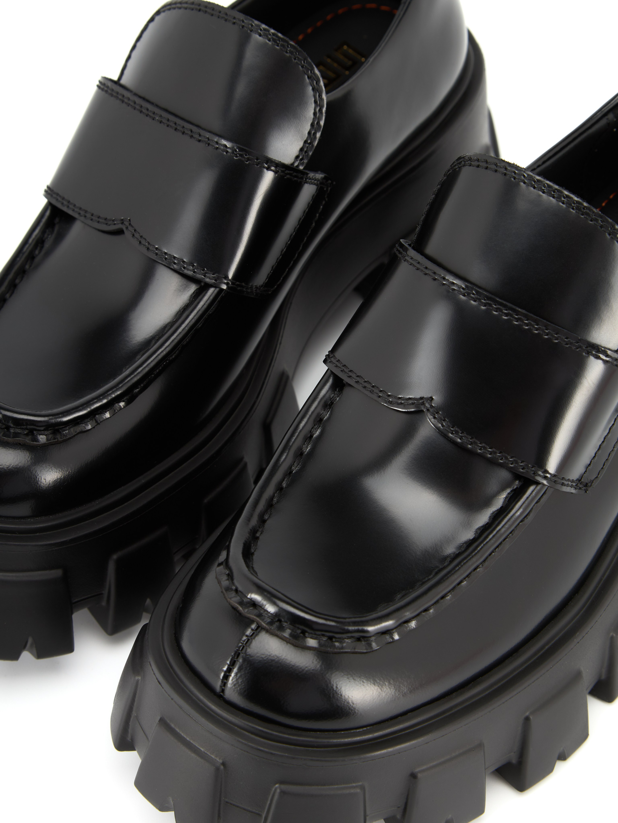 Обувь. Предметная фотосъемка в Алматы. Студия фото и видео съемки товаров