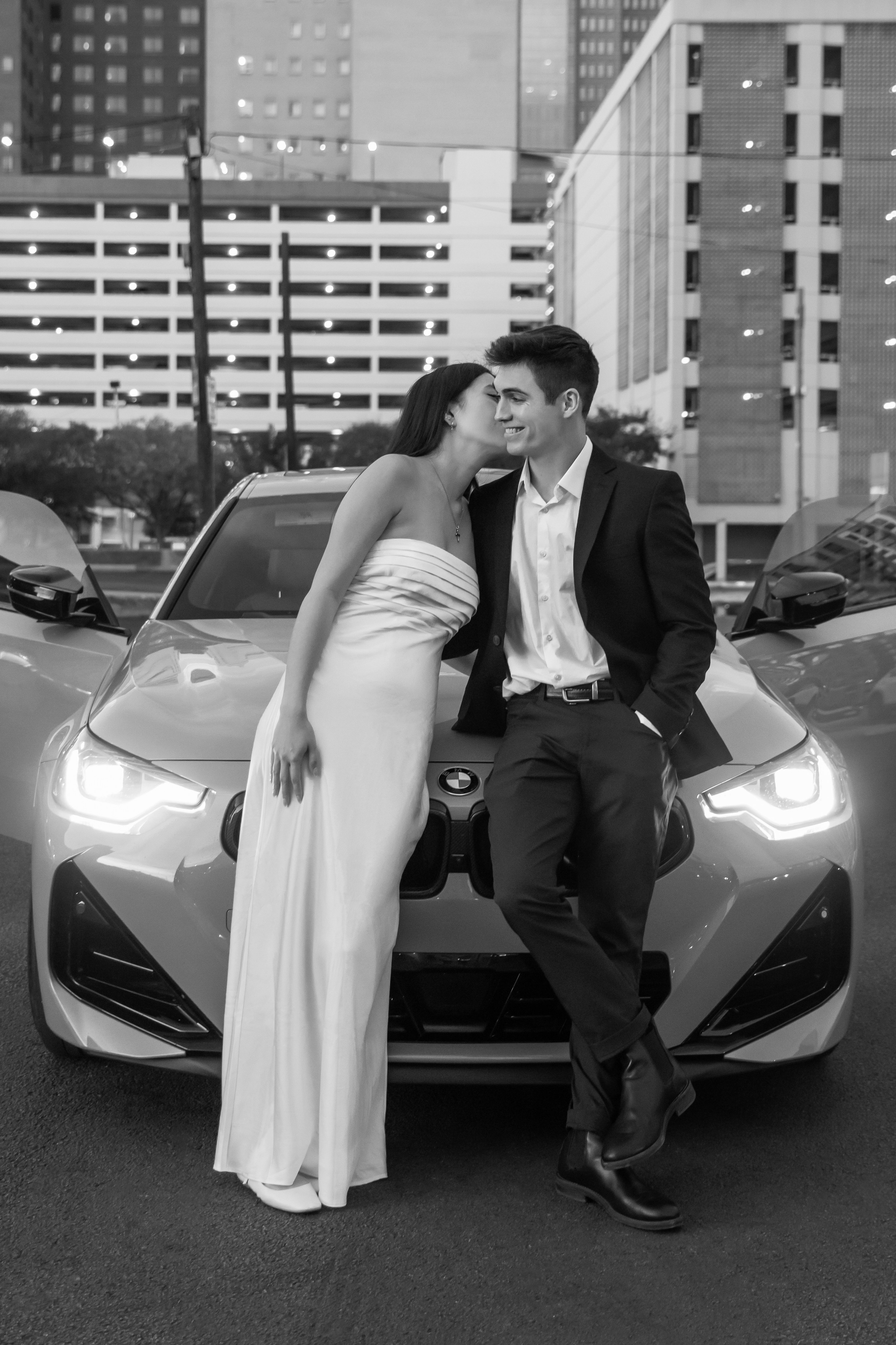 Kelly & Alex’s engagement photoshoot in Downtown Dallas