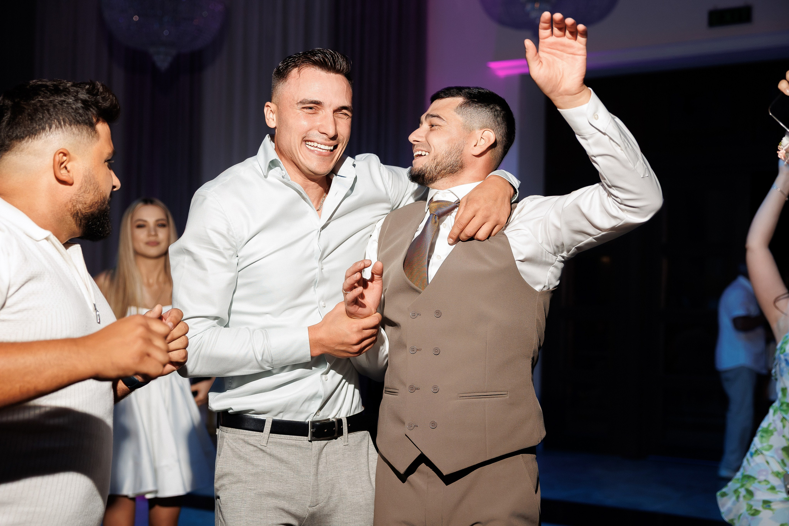 Eugen & Livia — Grand Elysee — Wedding Day. Servicii Foto și Video 067188353