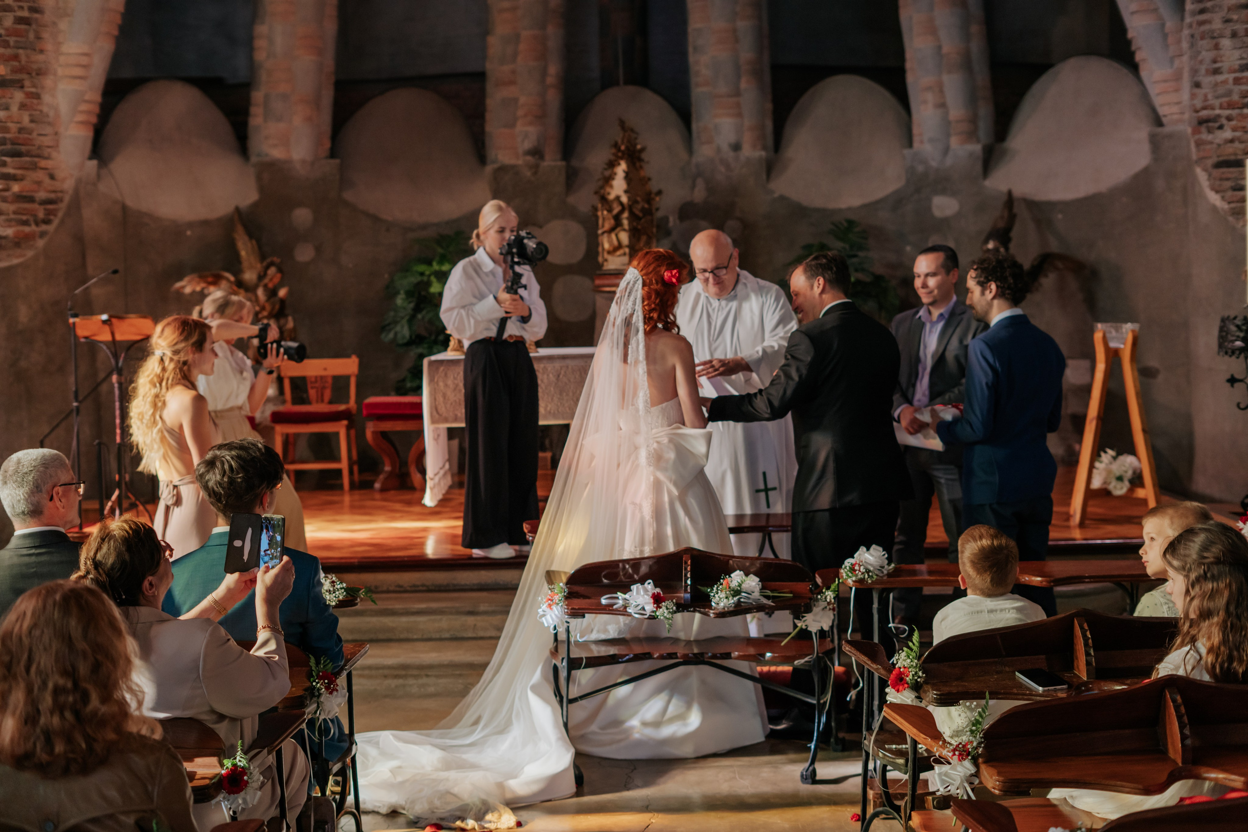 Havie & Isabel — a wedding in Gaudí’s Crypt. DiaFoto Weddings · Premium Destination Wedding Photographer & Videographer in Barcelona