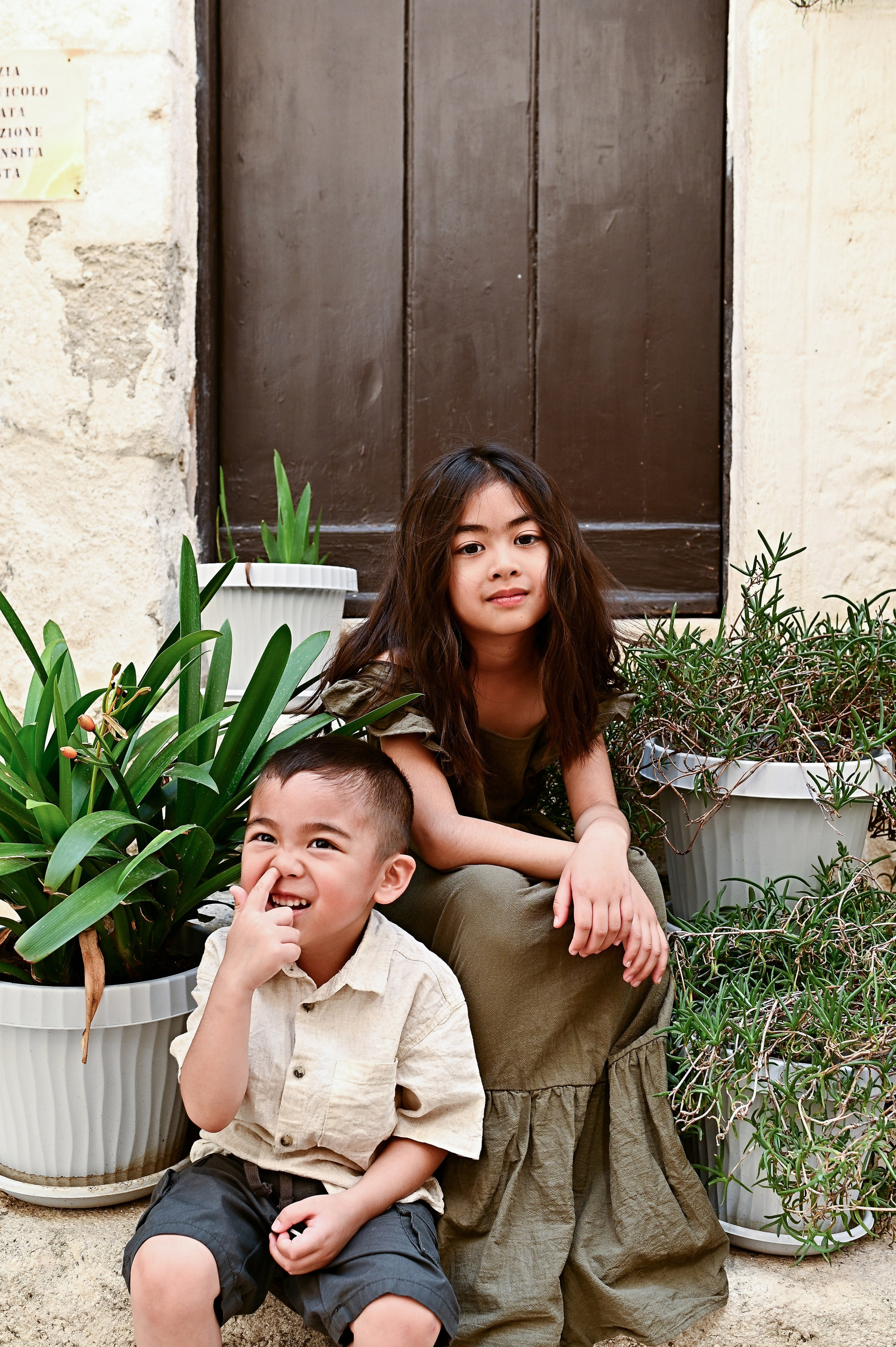 Family Photoshoot in Monopoli with Aiza and Jamie. Fotografa in Puglia e Roma — Servizi fotografici romantici in Italia