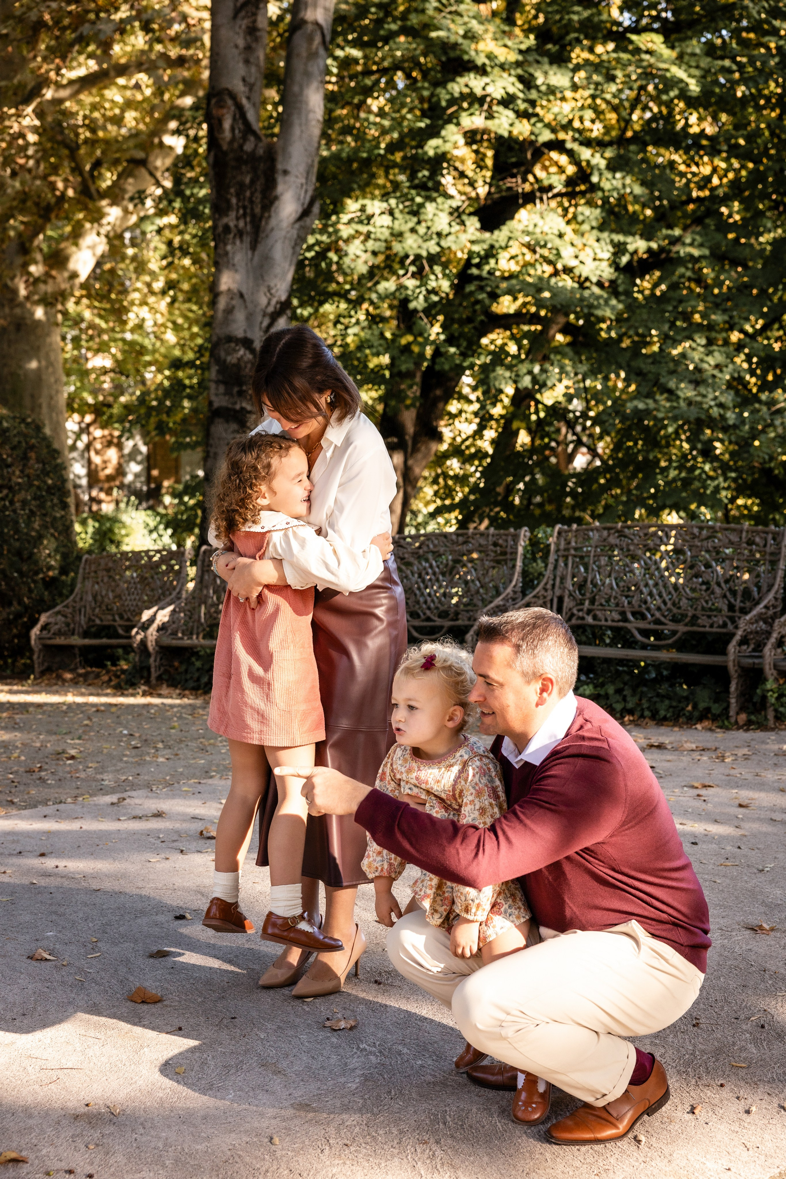 Autumn Family photoshoot in Toulouse. Jardin des Plantes. Eugénie Smirnova — your photographer in Toulouse and southwest France