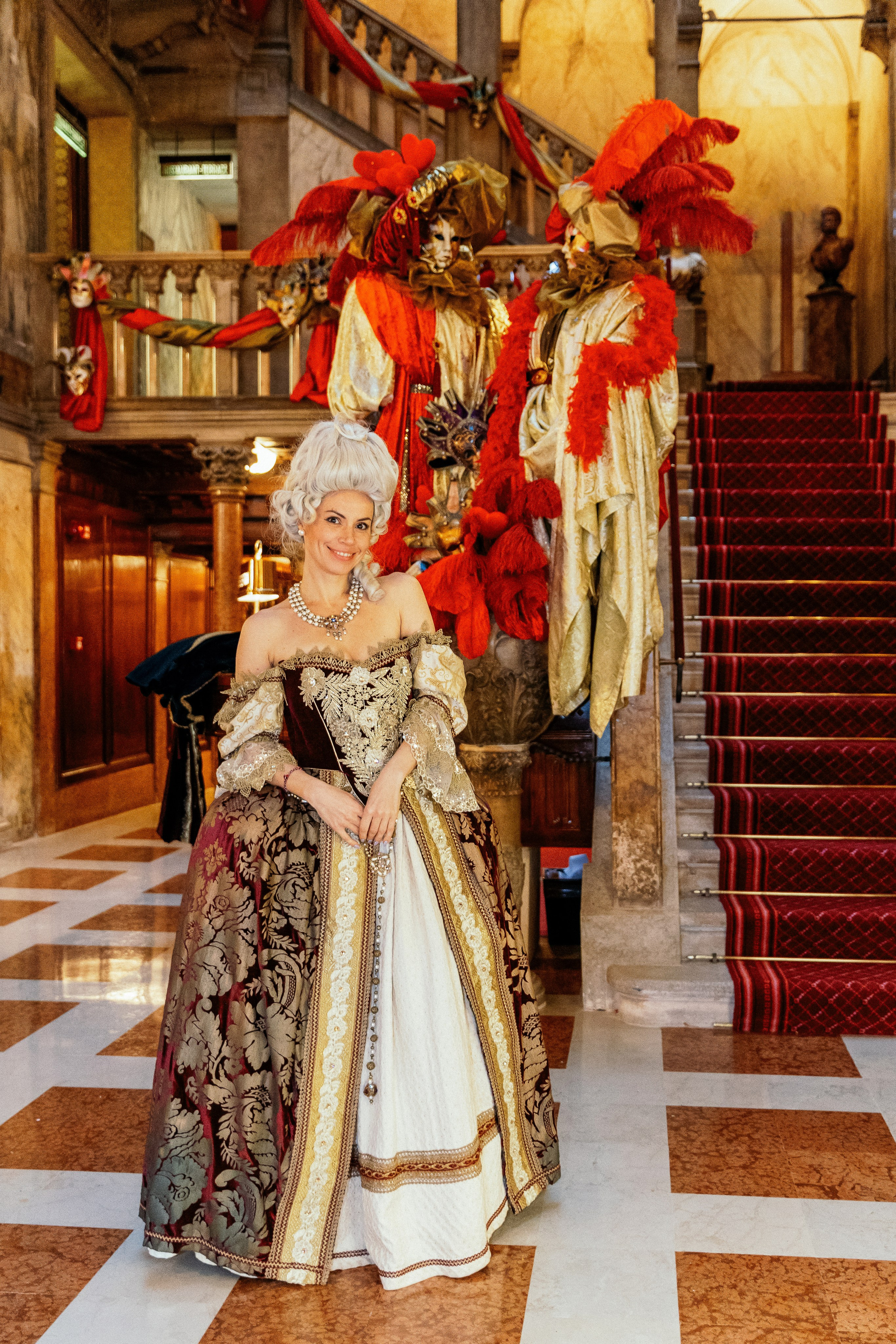 Aleksandr & Ekaterina in venetian carnival