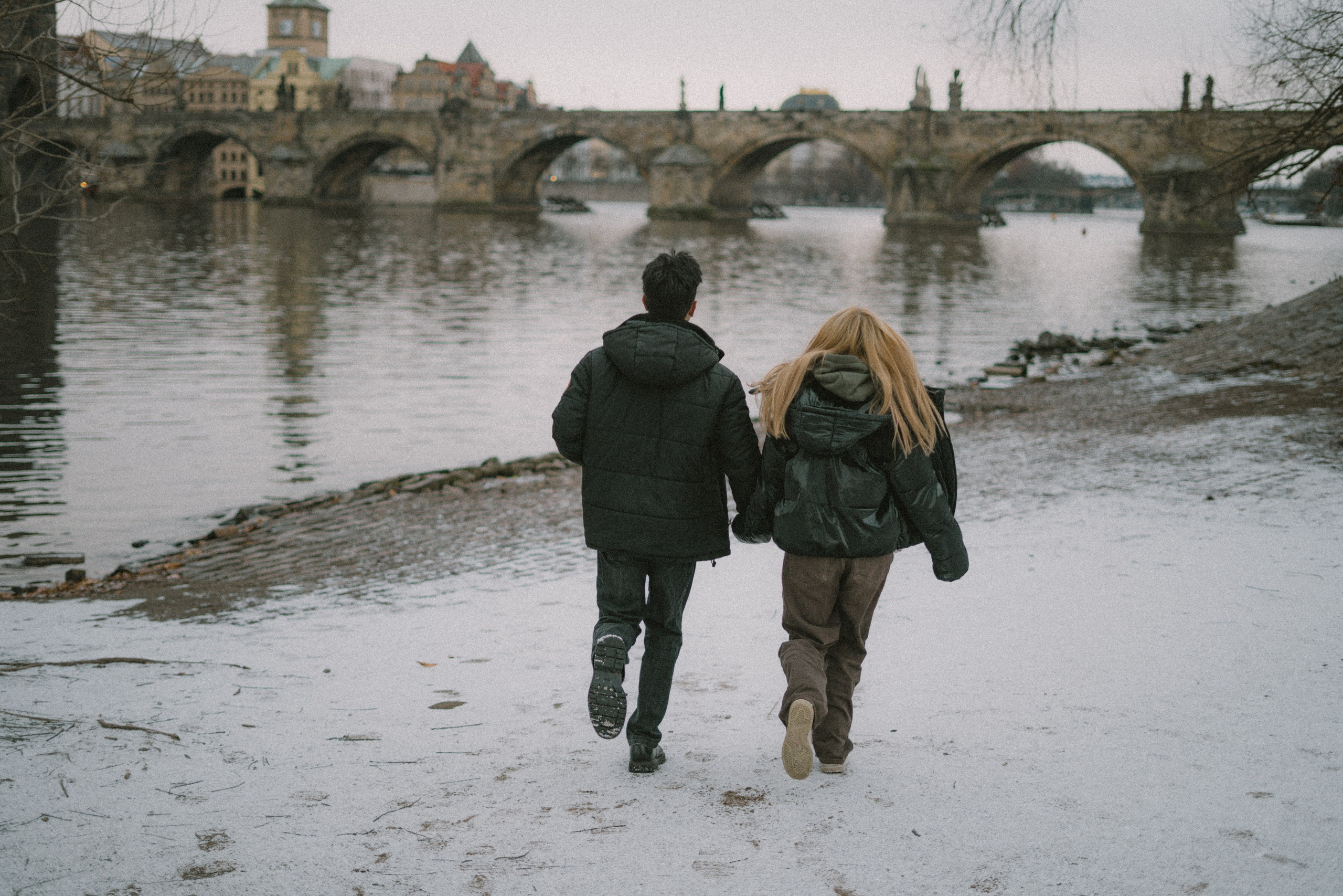 Příběhy z pražských uliček. Jana Holubová | Svatební, párová a rodinná fotografka v Praze