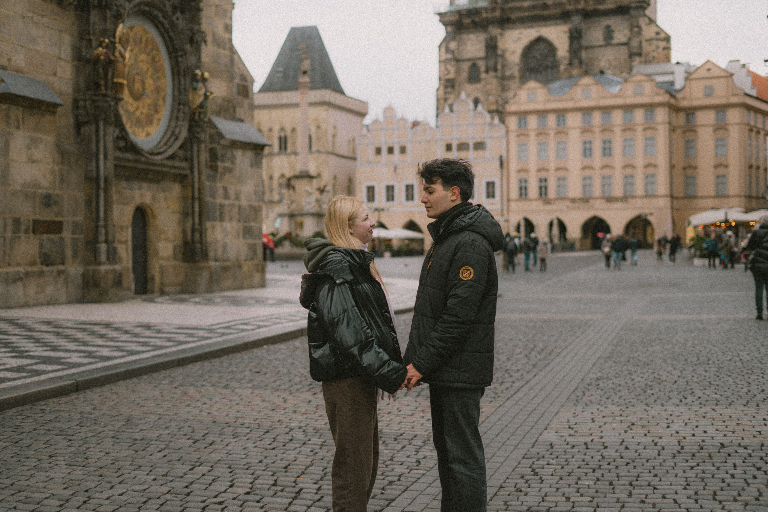 Příběhy z pražských uliček. Jana Holubová | Svatební, párová a rodinná fotografka v Praze