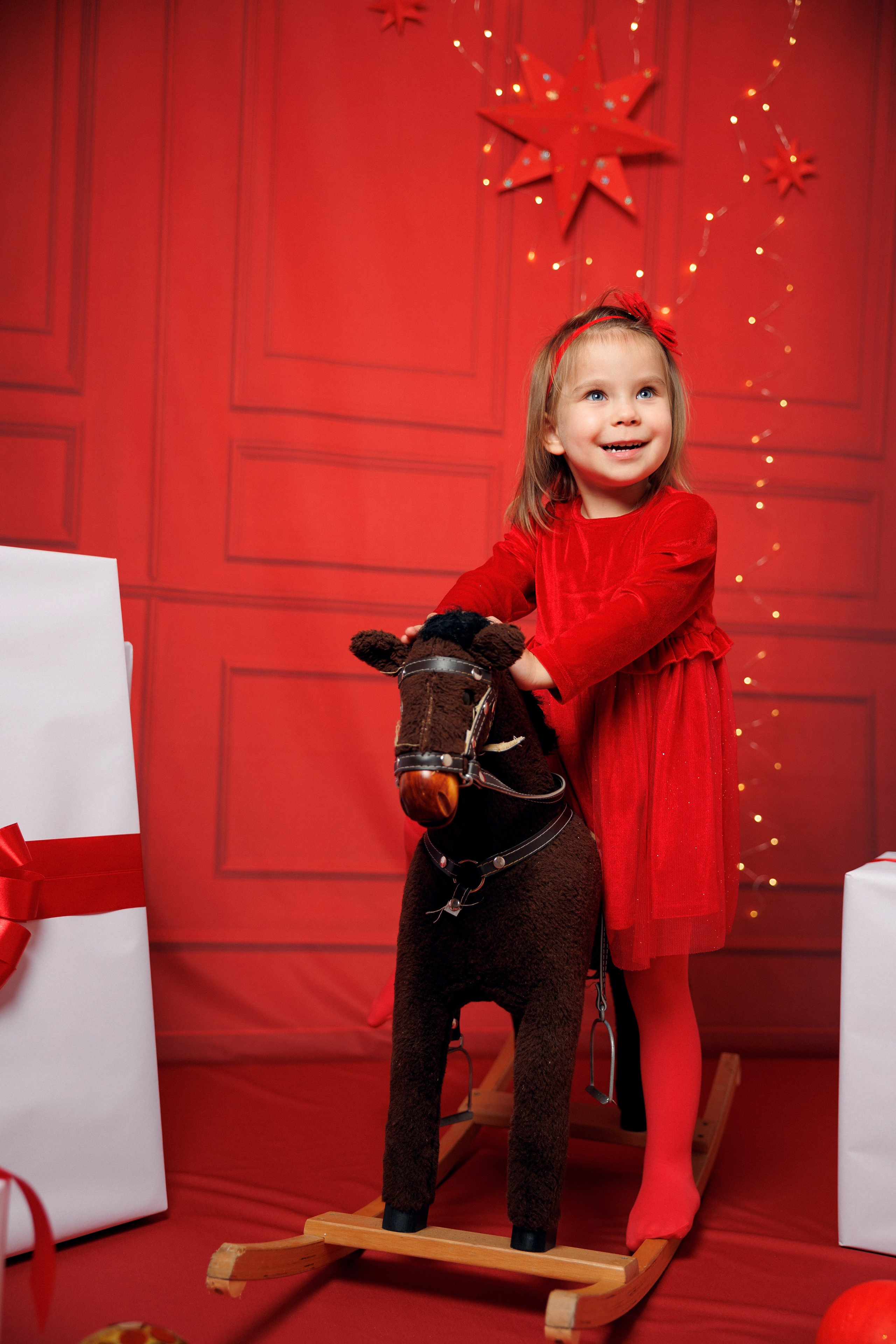 Sesja świąteczna Szczecin | Mini sesje świąteczne Szczecin | Mini sesje świąteczne | Sesja świąteczna w studio | Sesja świąteczna rodzinna cena | Mini sesja rodzinna Szczecin| Sesje świąteczne rodzinne | Sesja zdjęciowa • świąteczna sesja zdjęciowa • minimalistyczne aranżacje • zdjęcia lifestylowe • rodzinne świeta • świąteczny czas • voucher • prezent • fotografia rodzinna