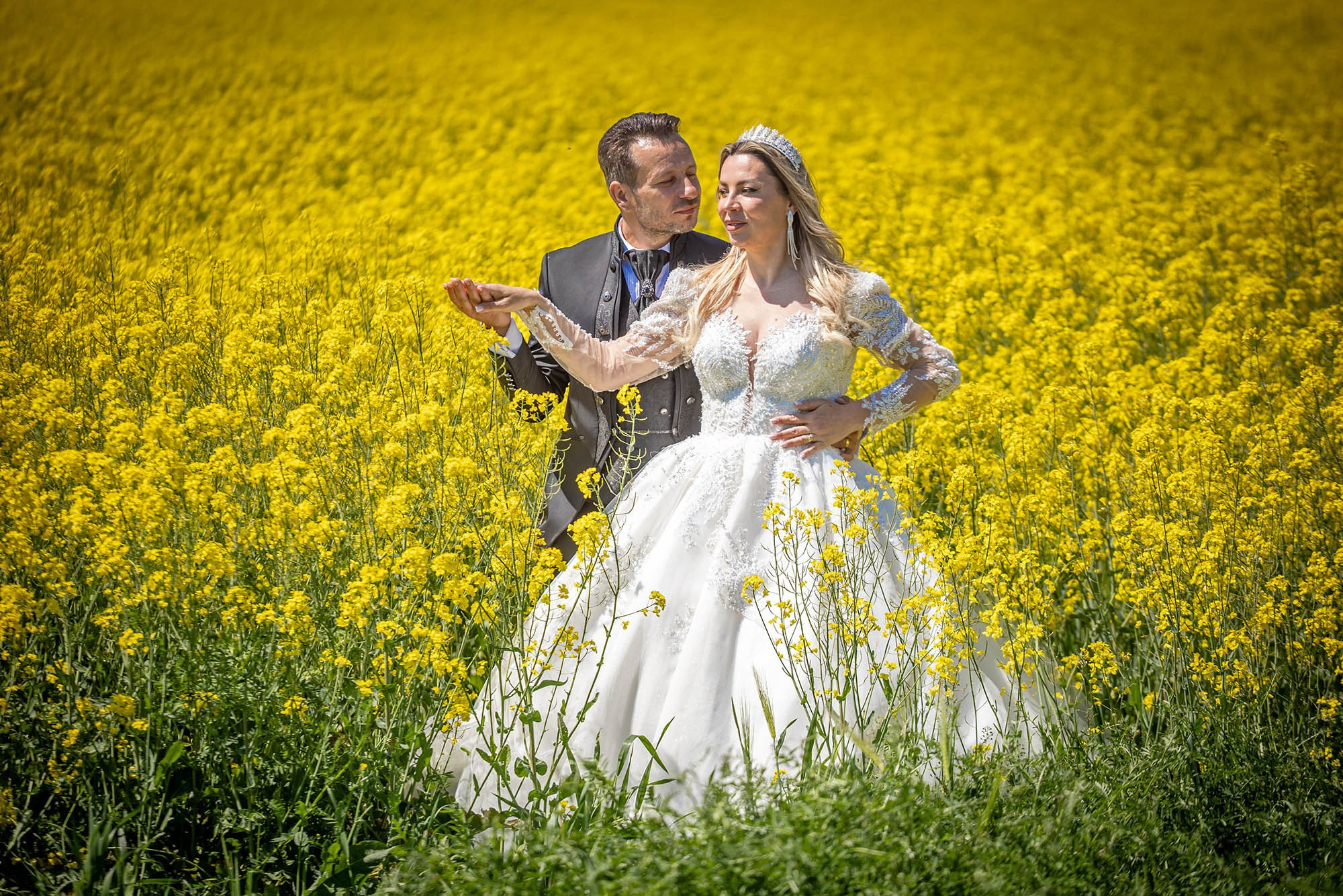„Trash the Dress – ședință foto după nuntă”. Fotograf nuntă, portrete și evenimente București | Eduard Foto