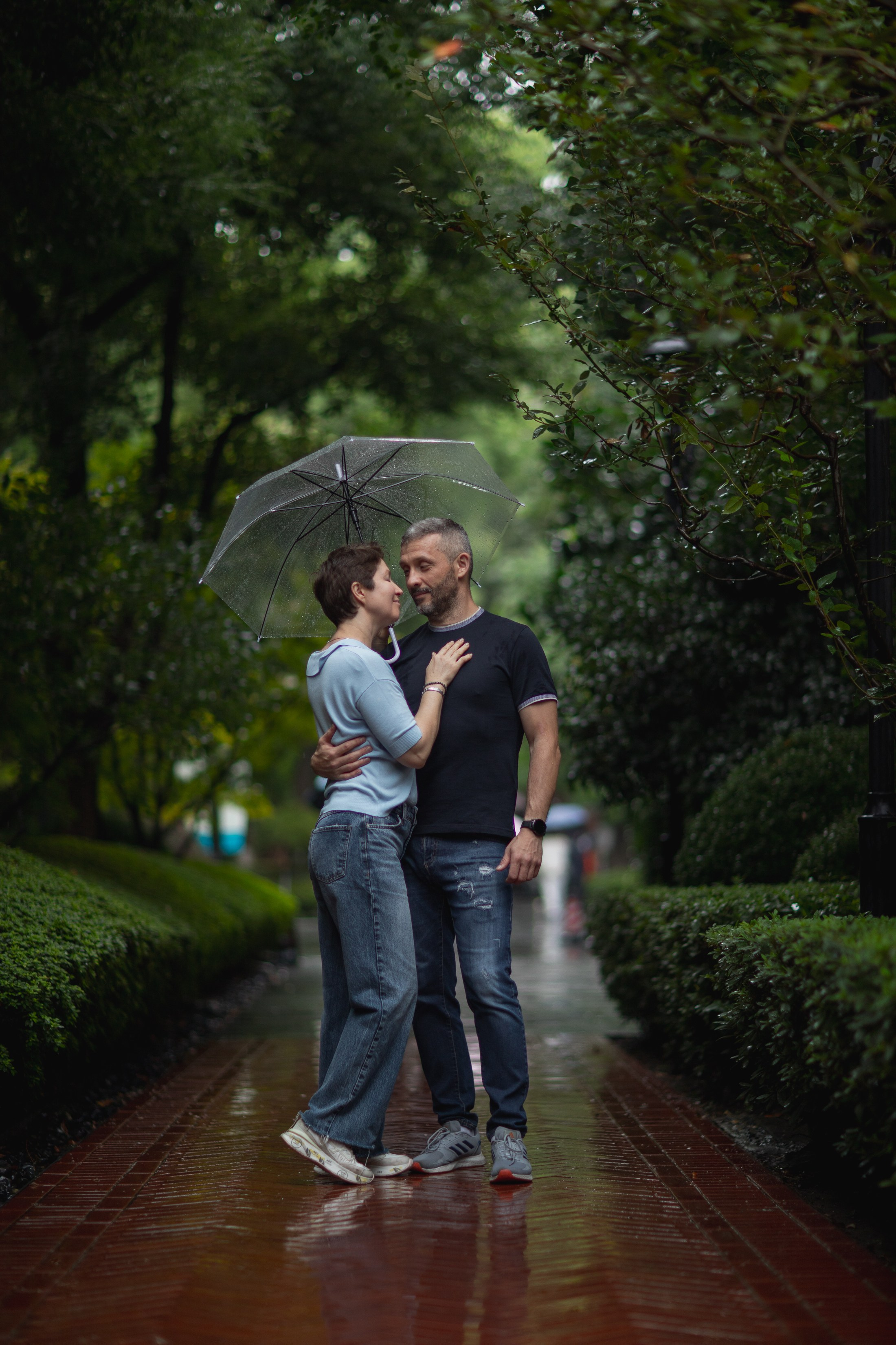 Под дождем во Французском квартале Шанхая. Фотограф в Шанхае — Лола Пидлуская